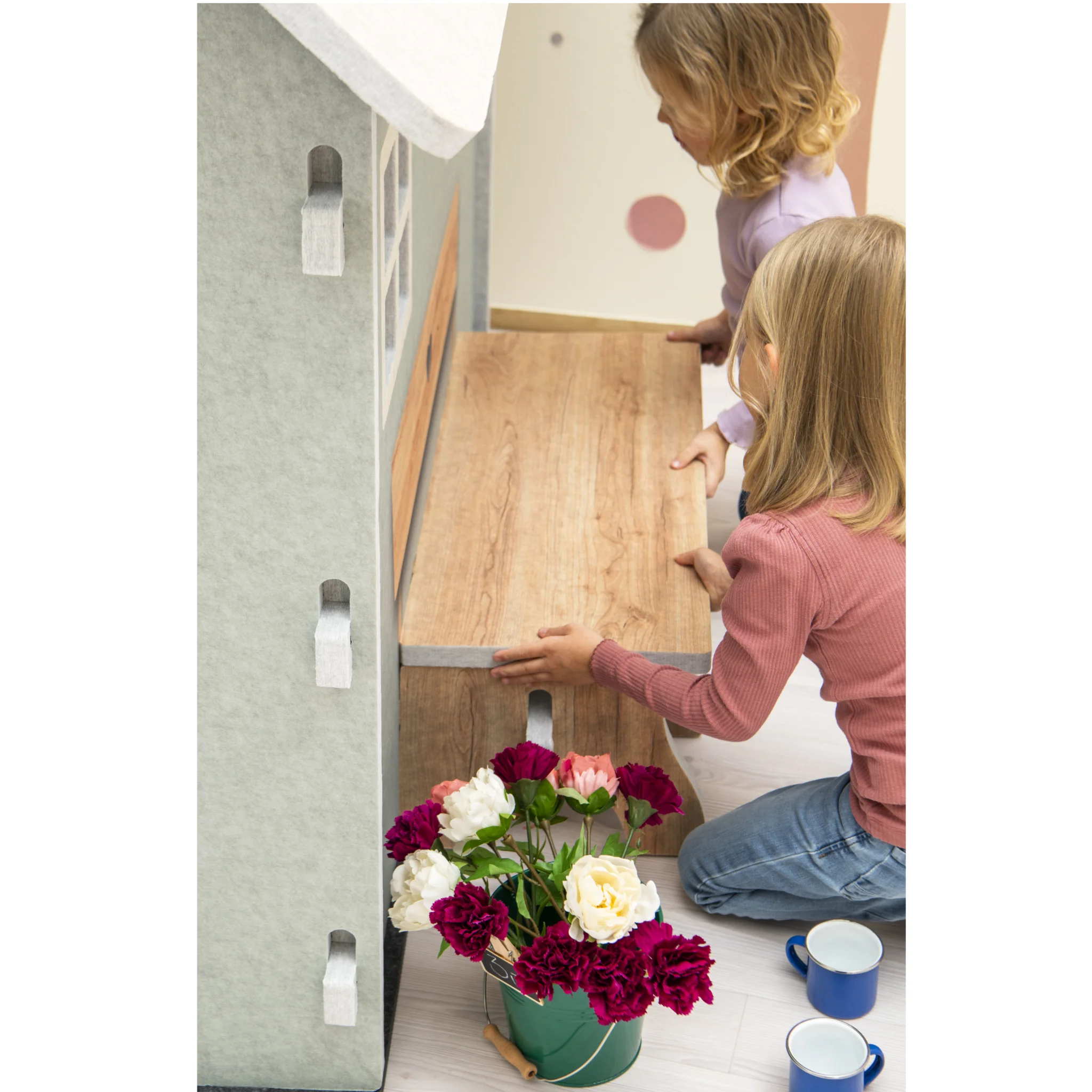 Kinderzimmer, Küchenregal, Holzplatte, Holzmöbel, Blumen