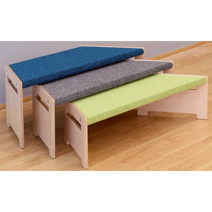 treppenstufe, kletterstufen, holz, teppichfläche, farbige stufen