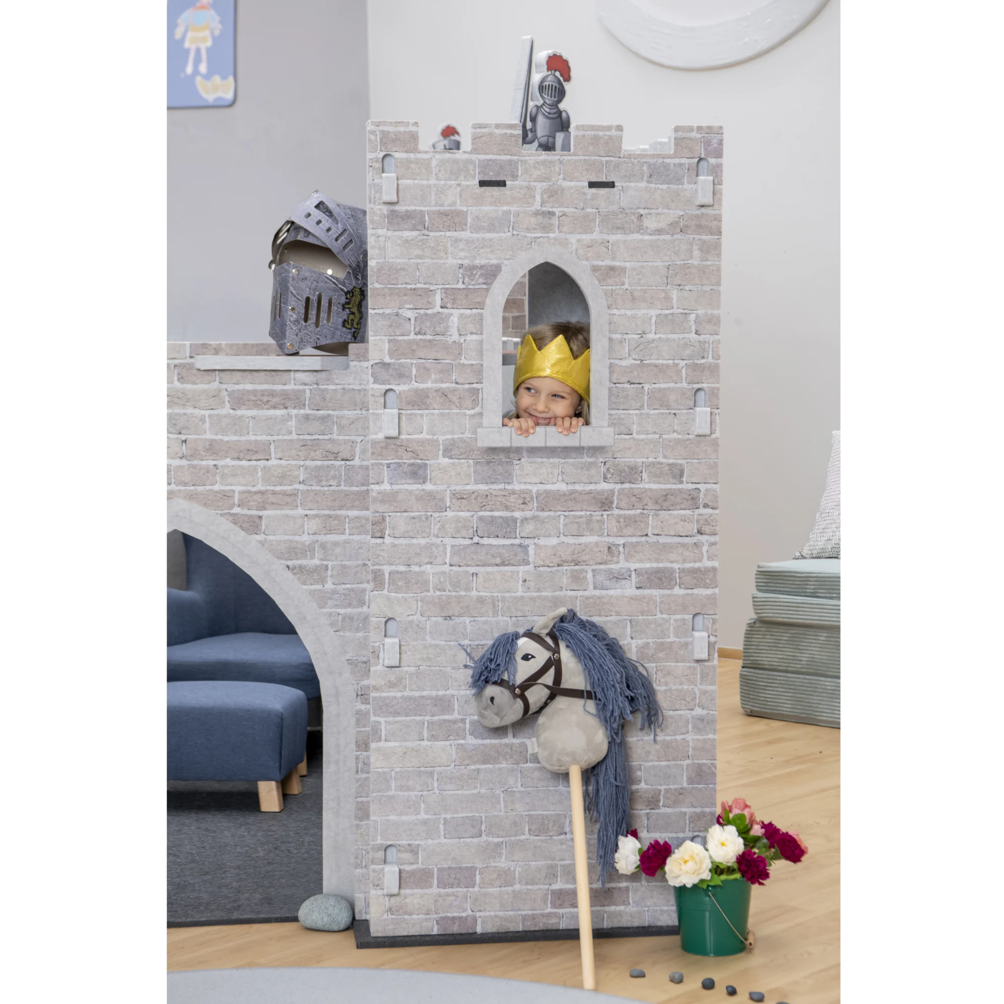Kastenspiel, Kinderzimmer, Burg, Puppenreitpferd, Kopfkönig