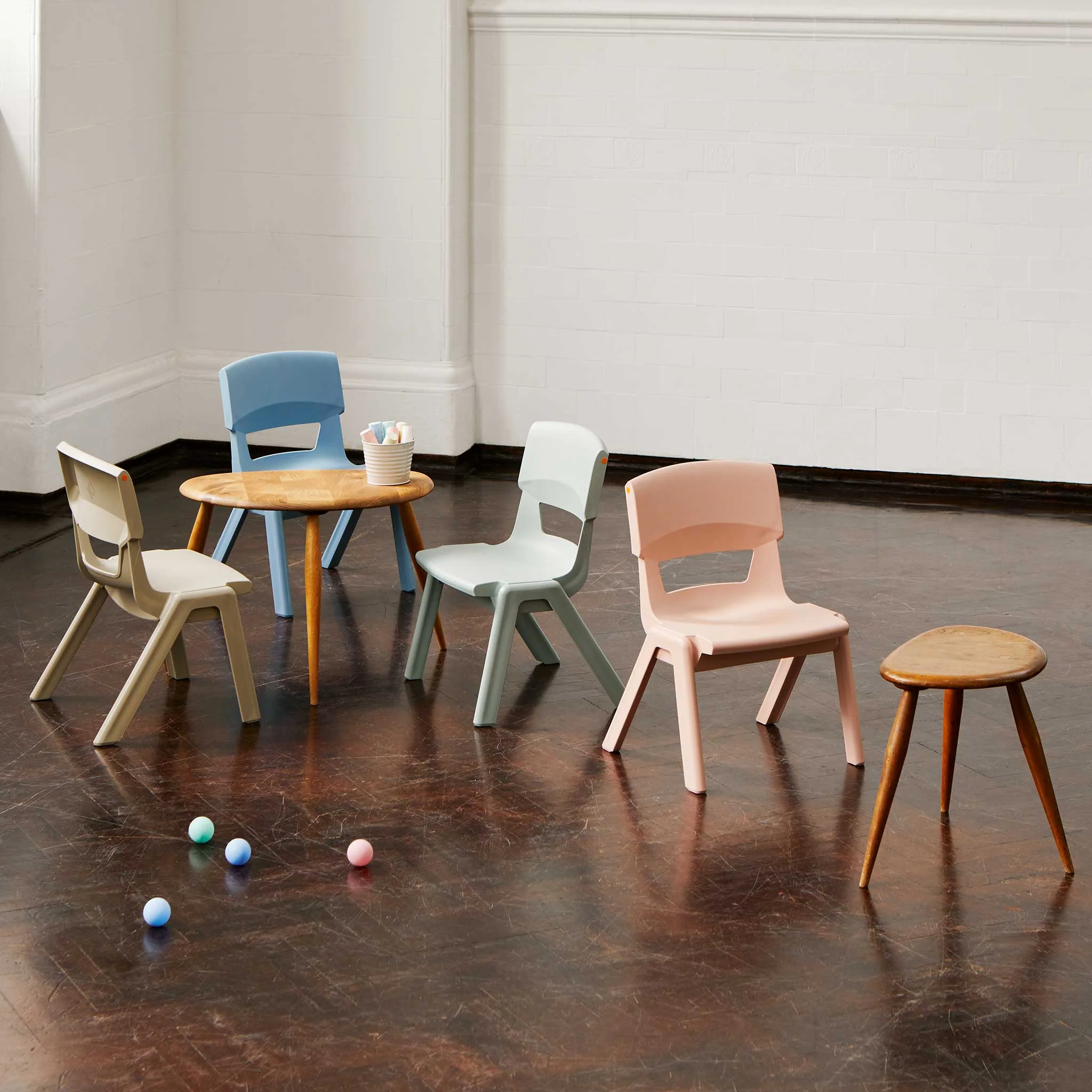 Kinderstuhl, Stuhlset, Holztisch, Pastellfarben, Spielzimmer