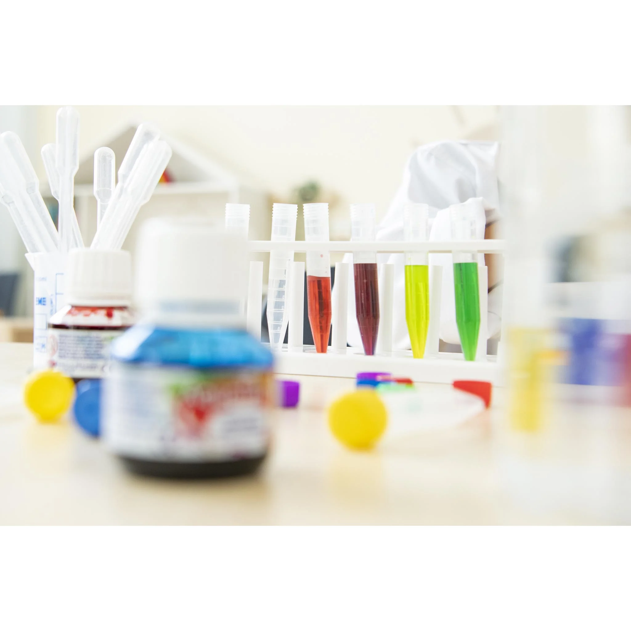 Labortubes, Reagenzgläser, bunte Flüssigkeiten, Laborgerät, Chemie-Set