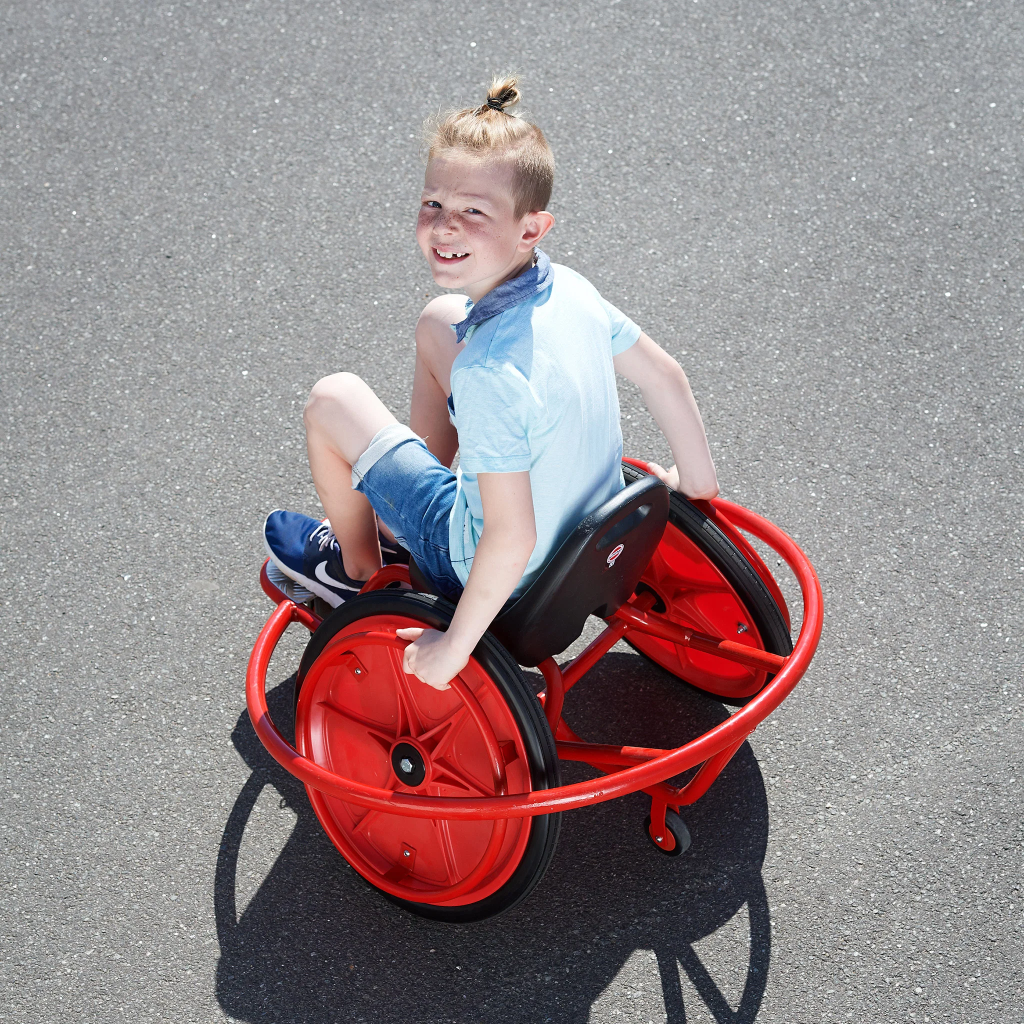 Kinderrodelstuhl, Rollstuhl, Rot, Kinderfahrzeug, Outdoor