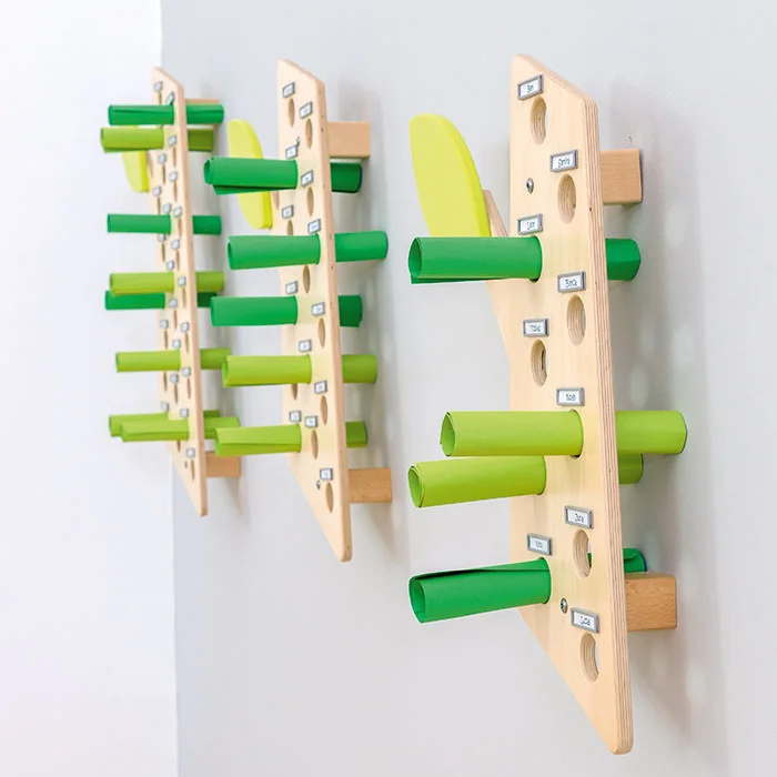 holzregal, hakenwand, griffe, grünes farbset, wandmontage