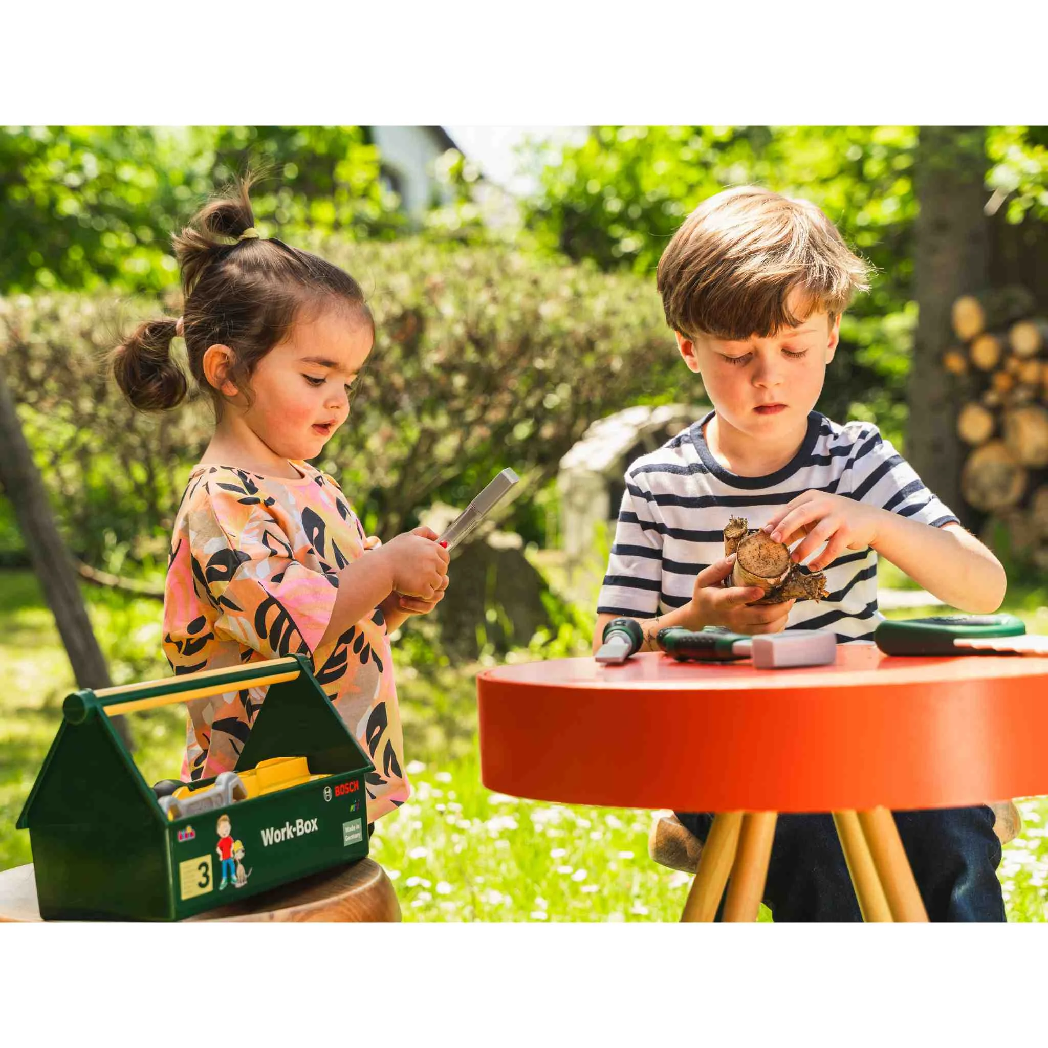 Kinderwerkzeug, Holzspielzeug, Kastenwerkzeug, Holzstapel, Outdoor-Spiel