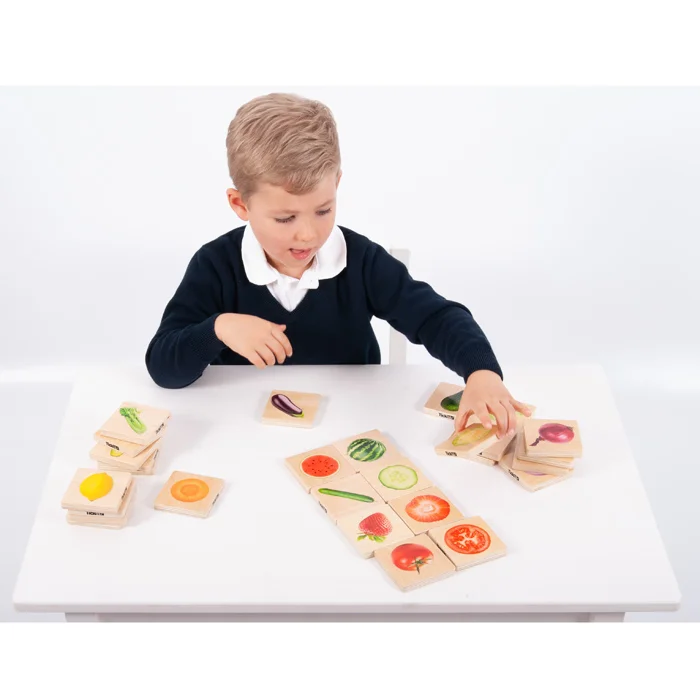 Kinder, Lernspiel, Holzspielzeug, Obst- und Gemüsestücke, Karten