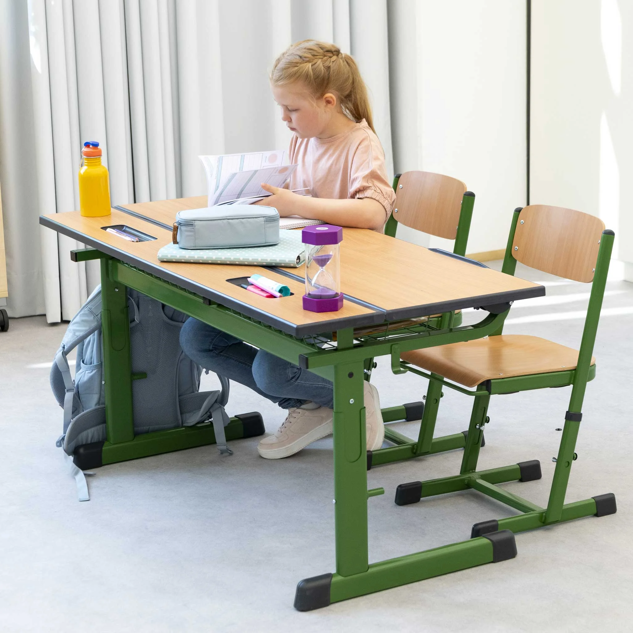 Schreibtisch, Schulbank, Schreibtischset, Ranzen, Pausenzeit