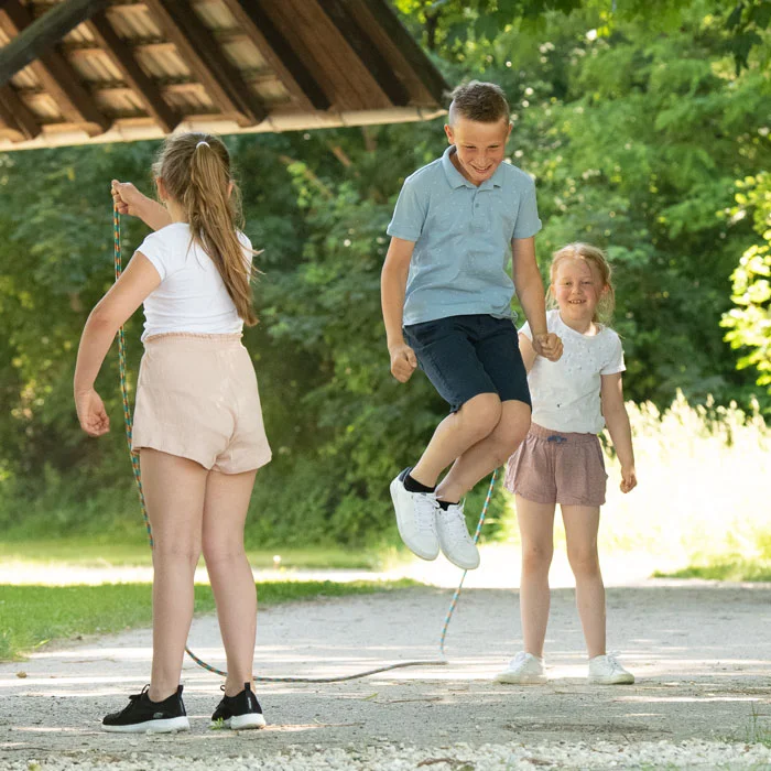 Schuhe, Kinder, Hüpfen, Sommeroutfit, Spielplatz
