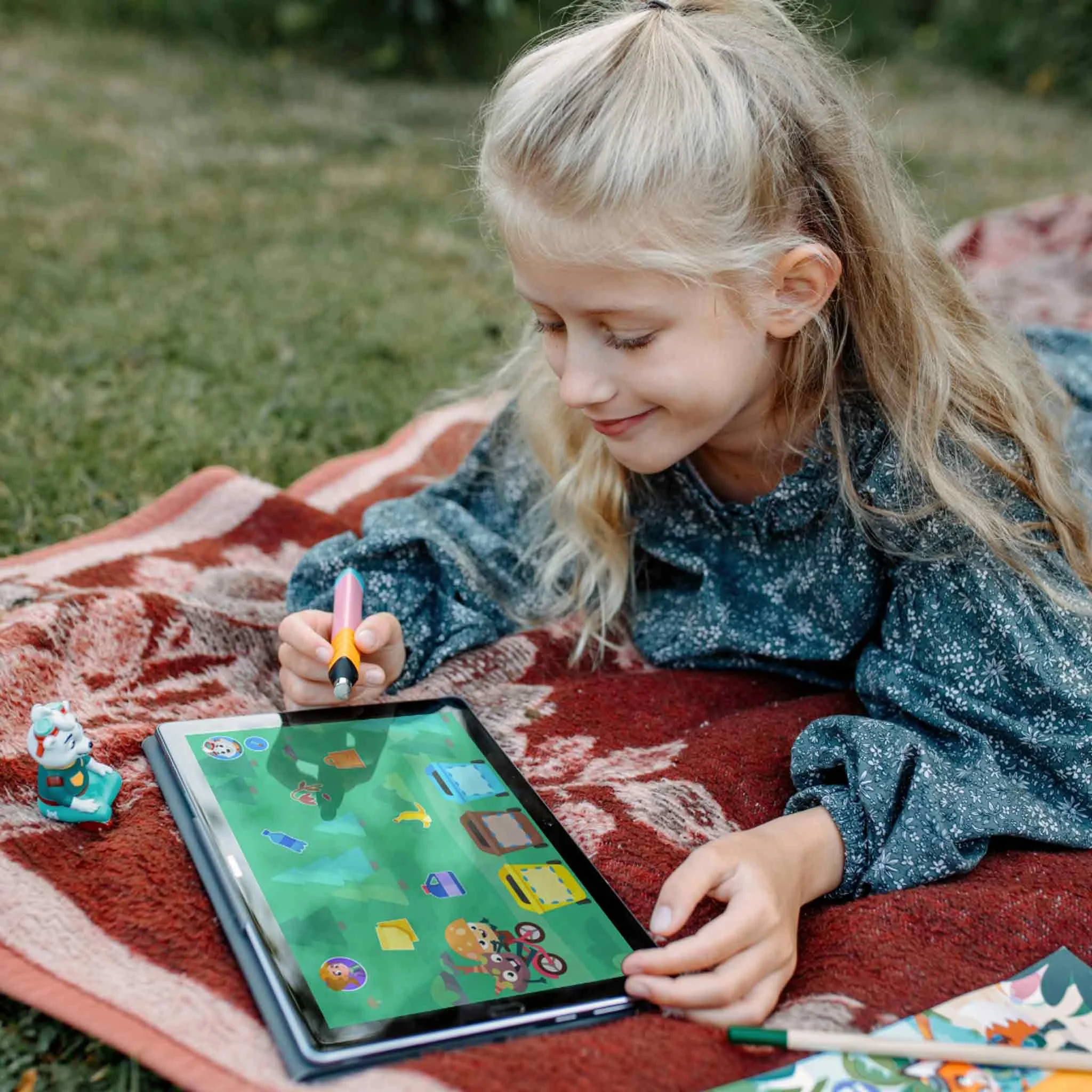 Tablet, Kinder-Tablet, Stift, Draußen, Bildungsapp