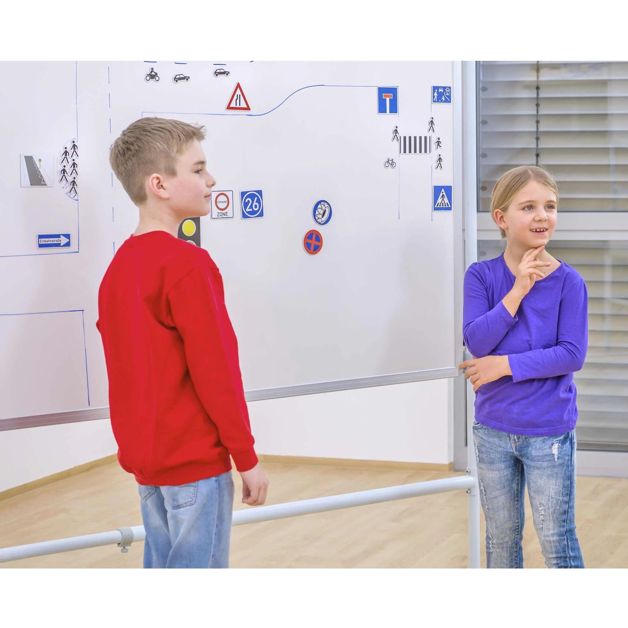 Schule, Kinder, Tafel, Lehrramen, Kleidung aufsicht