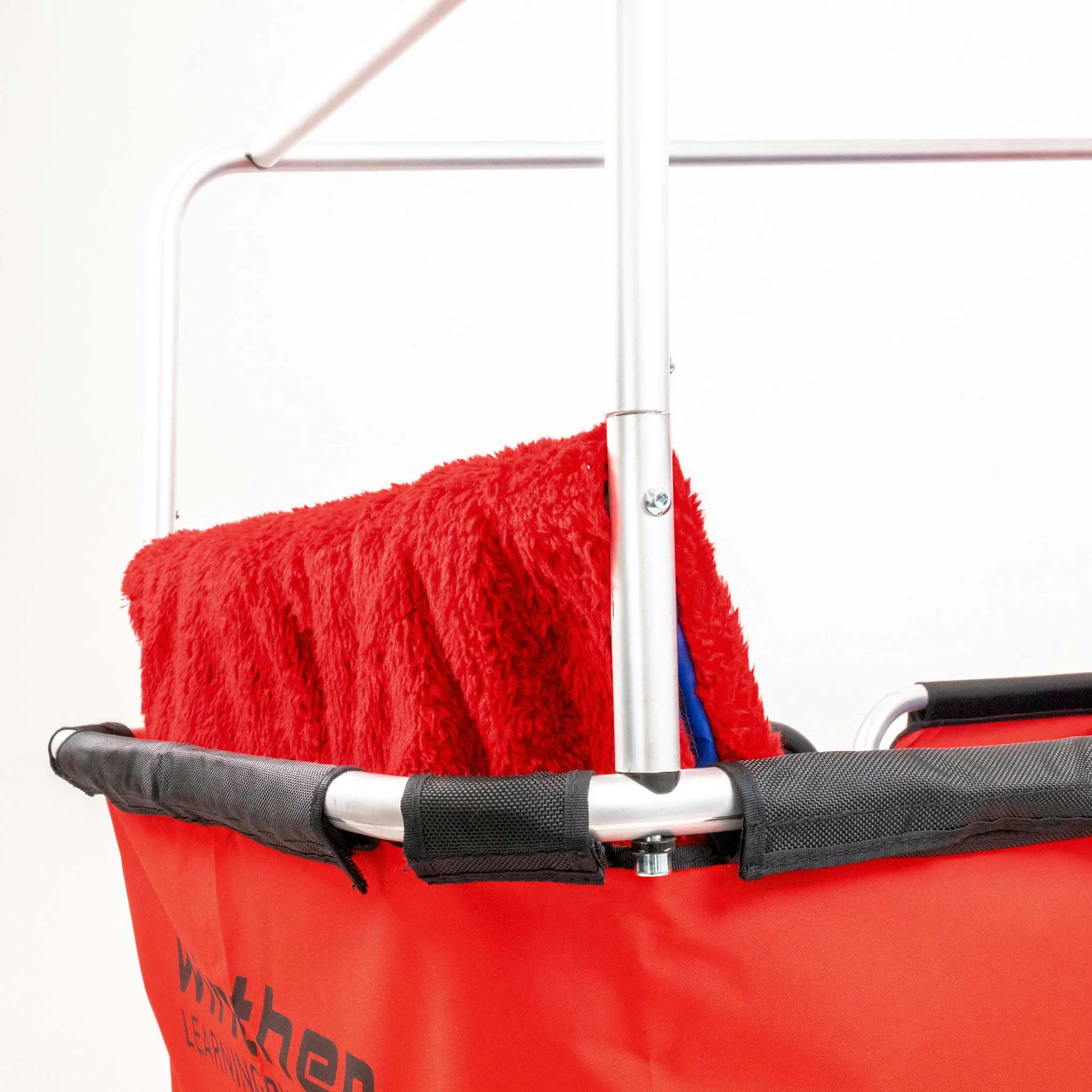 wäschkorb, rote tasche, metallrahmen, fleece, textilkorb
