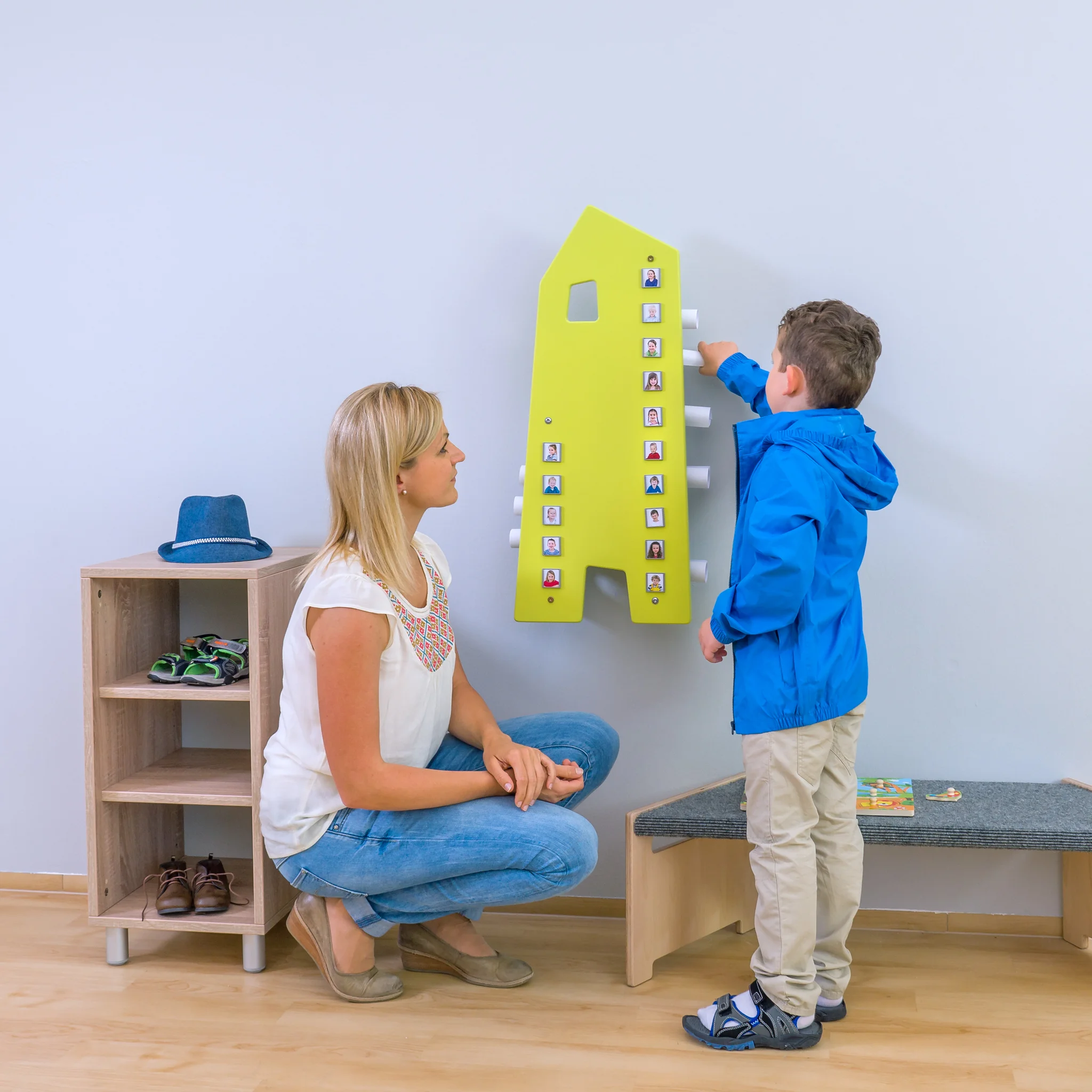 kinderspielzeug, holzspielzeug, regal, schild, puzzle