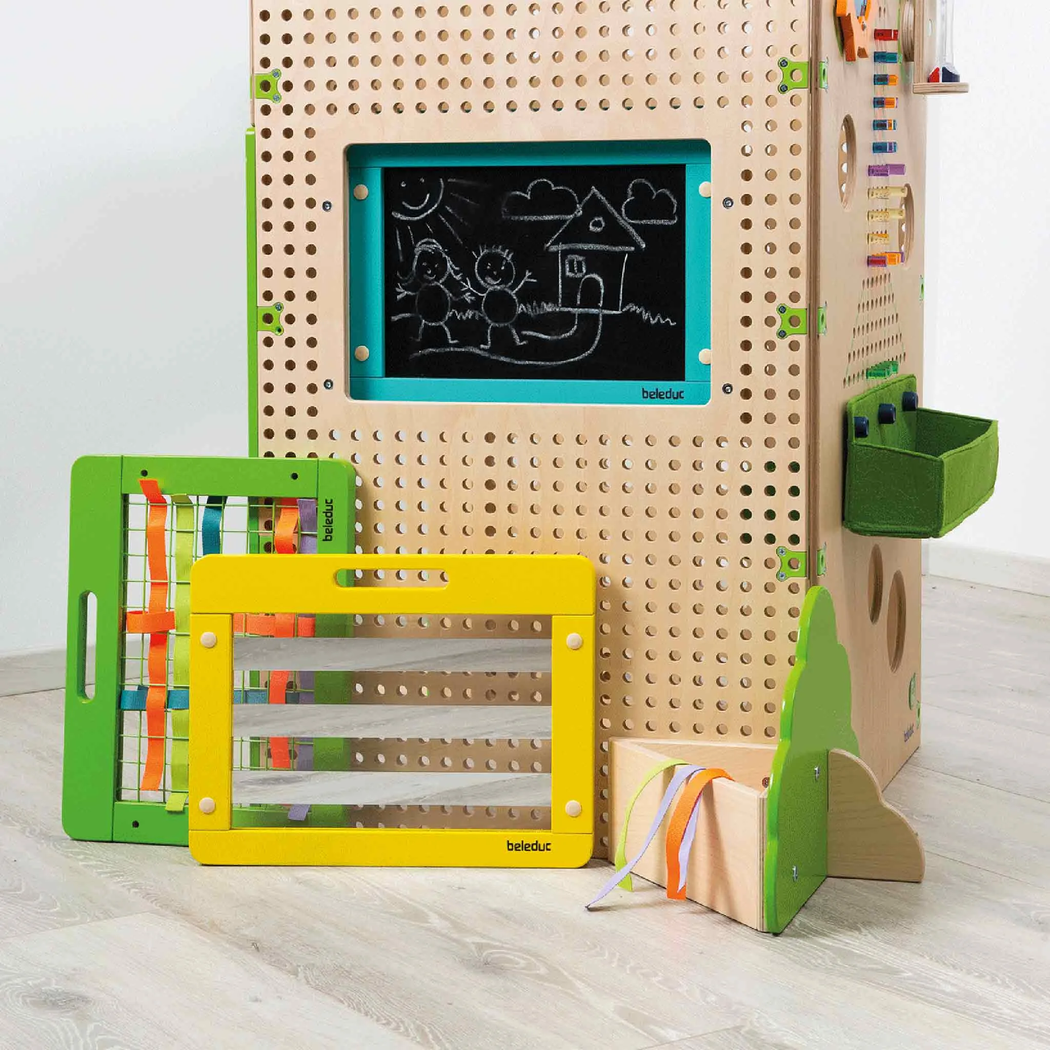 holzspielzeug, kreativwerkbank, tischwerkzeug, knotenfächer, farbige akzente