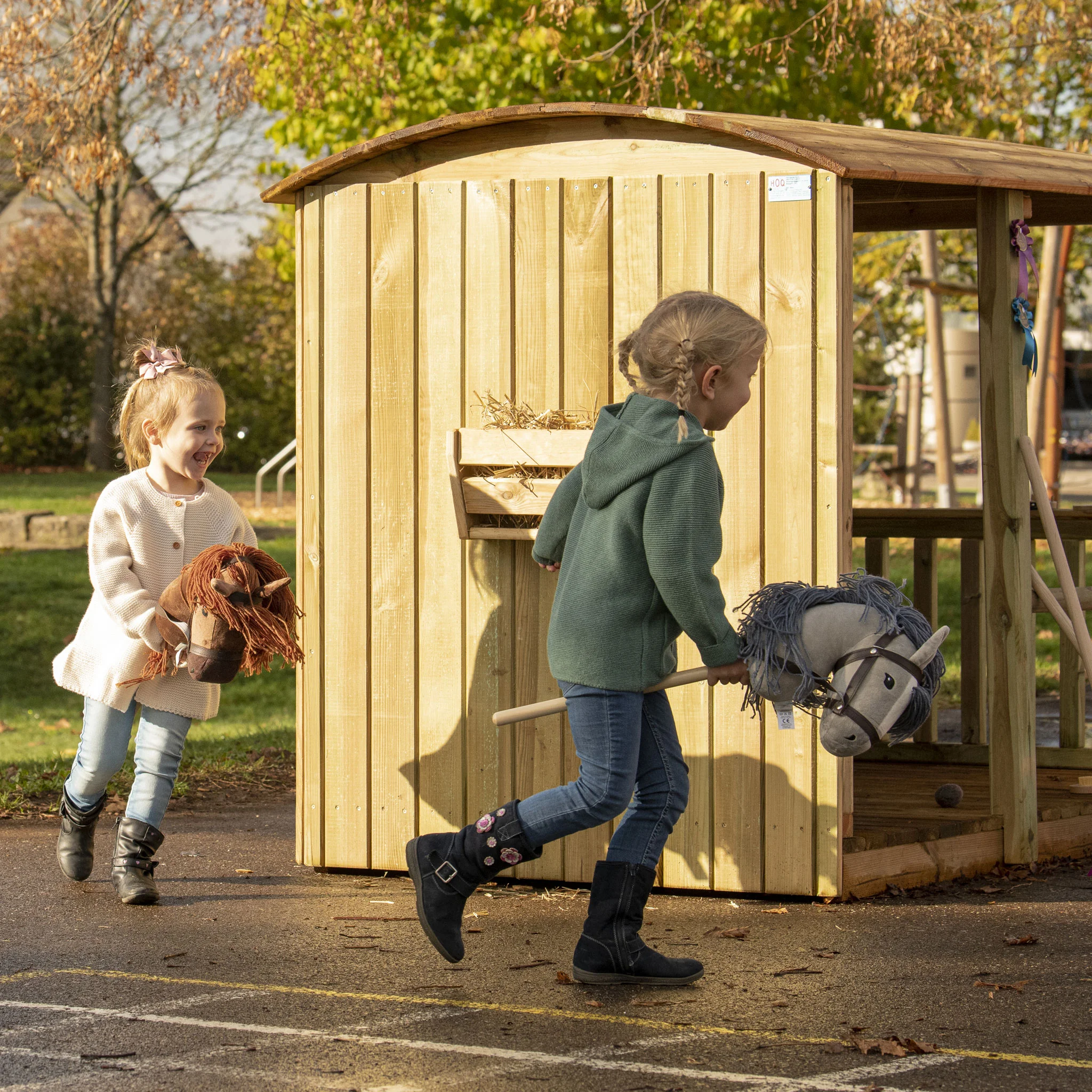 Kinderspielzeug, Pferdefigurine, Stabpferd, Holzspielhaus, Kinderoutdoor-Spielzeug