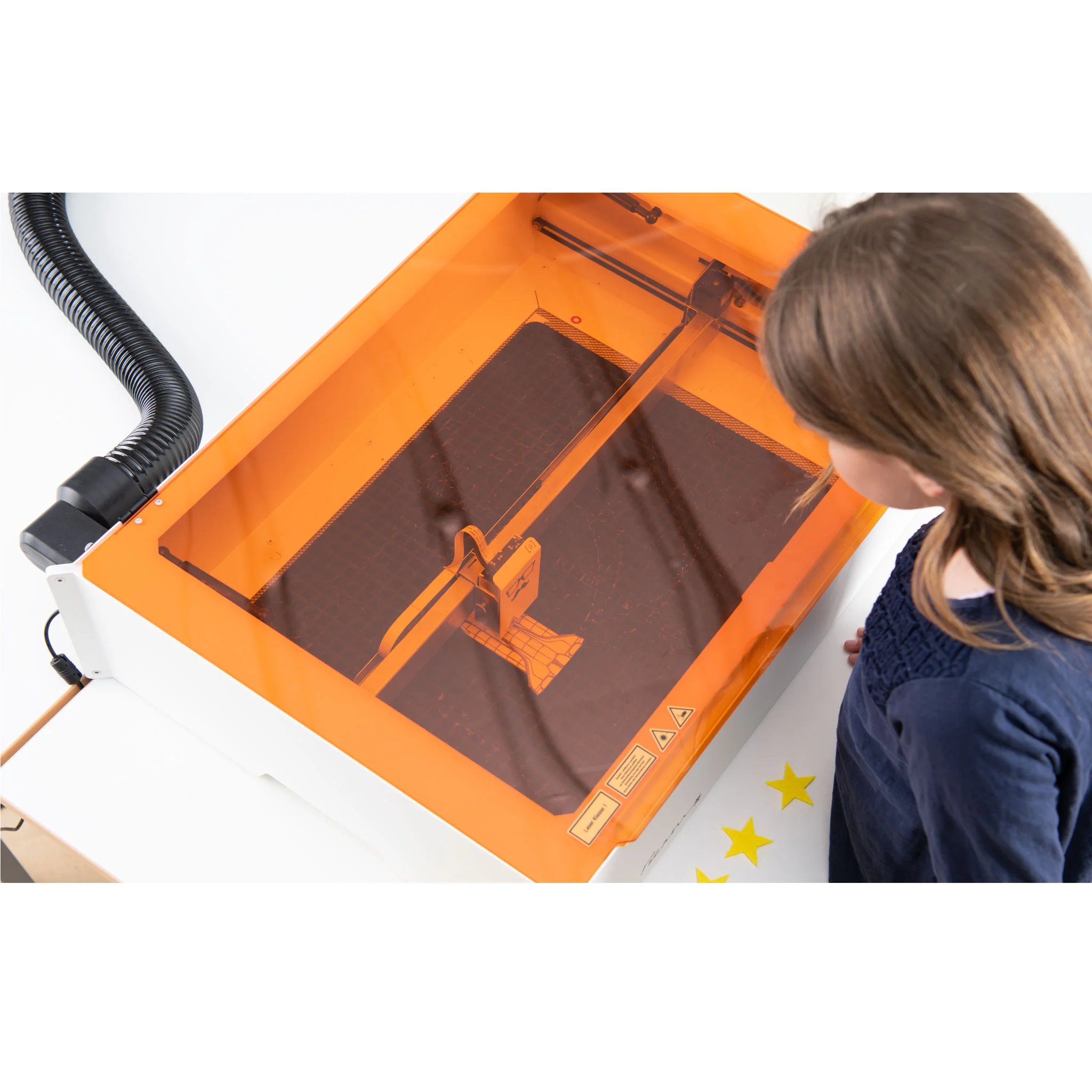 3D-Drucker, Druckbett, orange Gehäuse, Extruder, Schwenkmechanik
