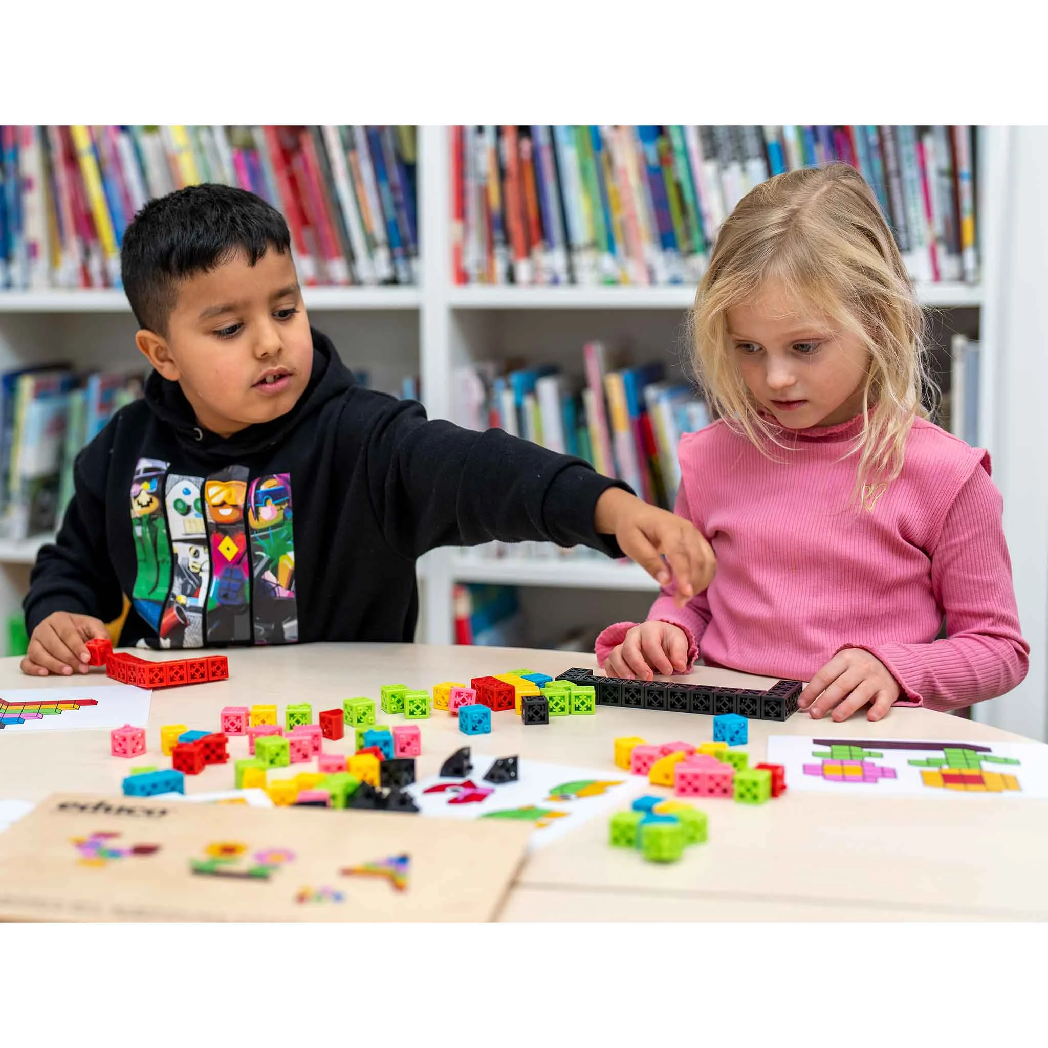 kinder, spielen, bausteine, bunt, tischplatte