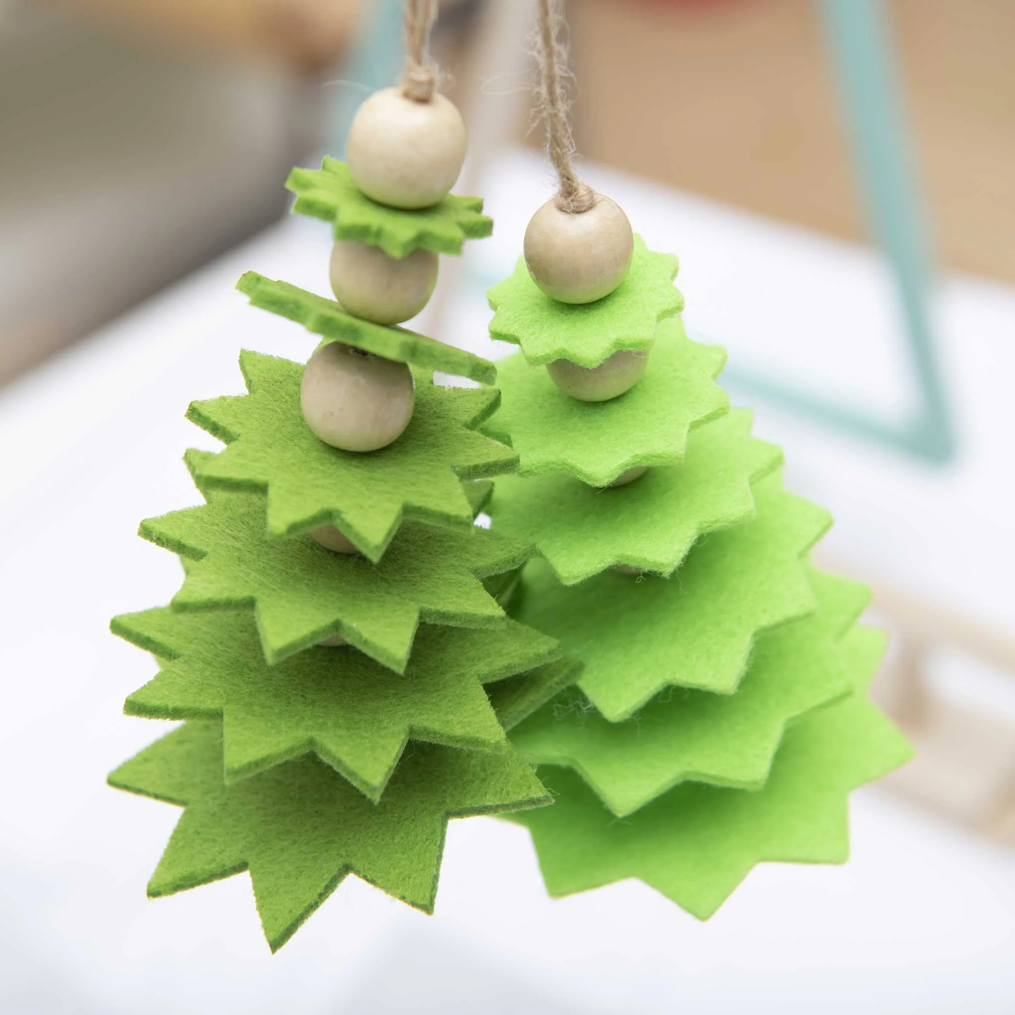 Korken?, Juteband?, Holzperlen, Filzbaum, Kette mit Filzstern