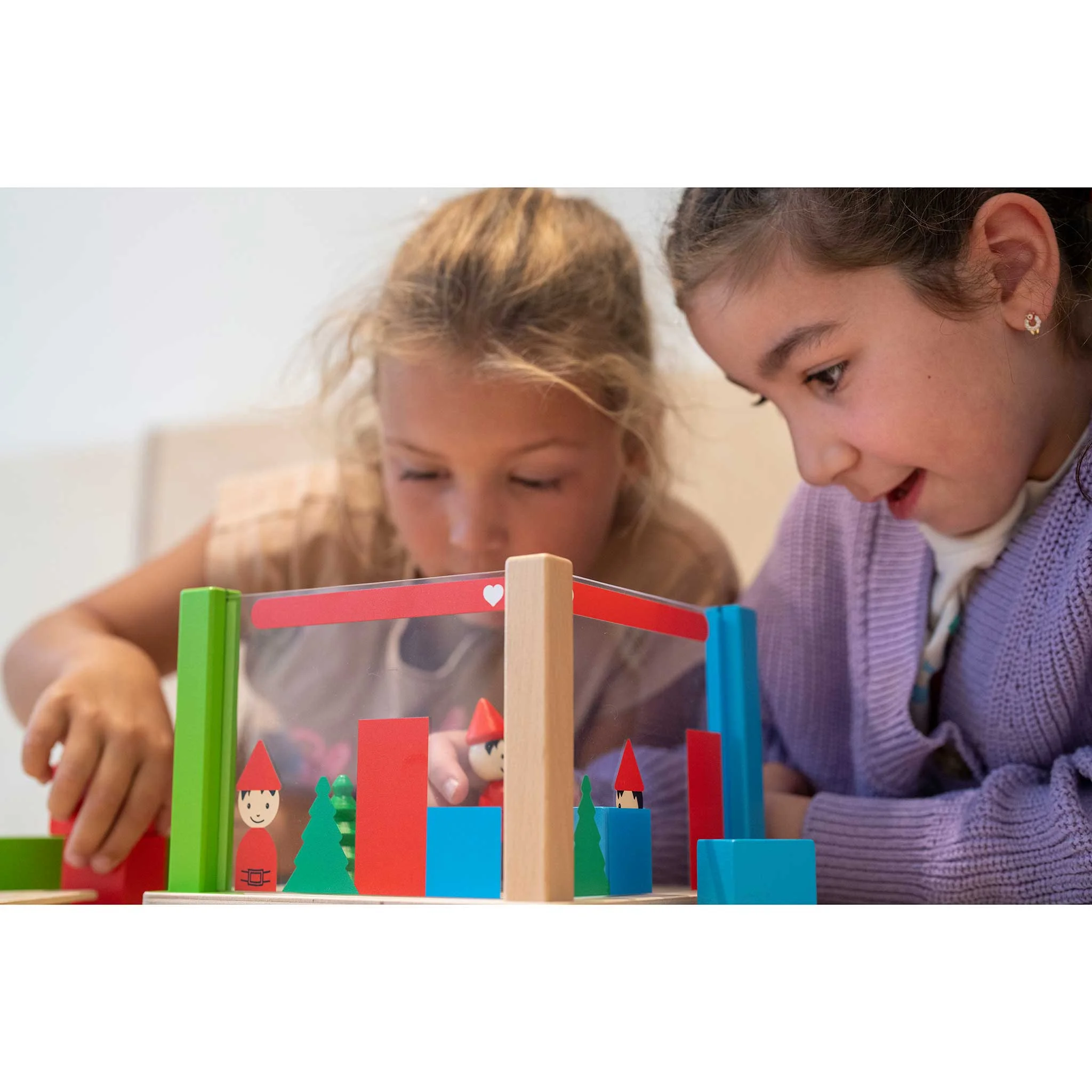 Kinderspielzeug, Holzspielzeug, Bauklötze, Figuren, Pyramide