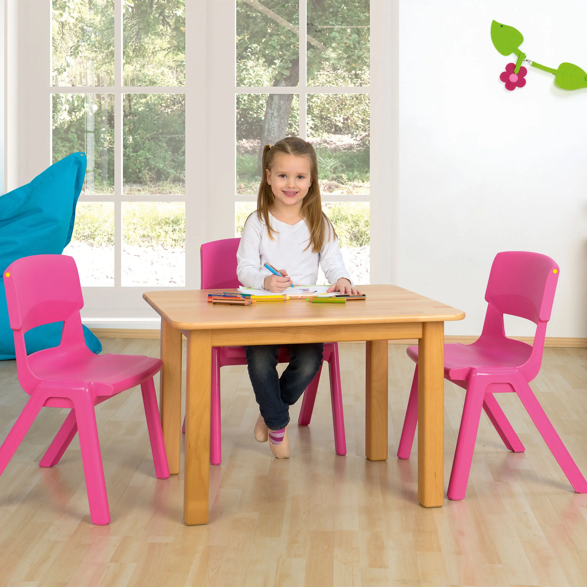 Kindertisch, Kinderstuhl, Panton?, Kinderzimmer, Holztisch