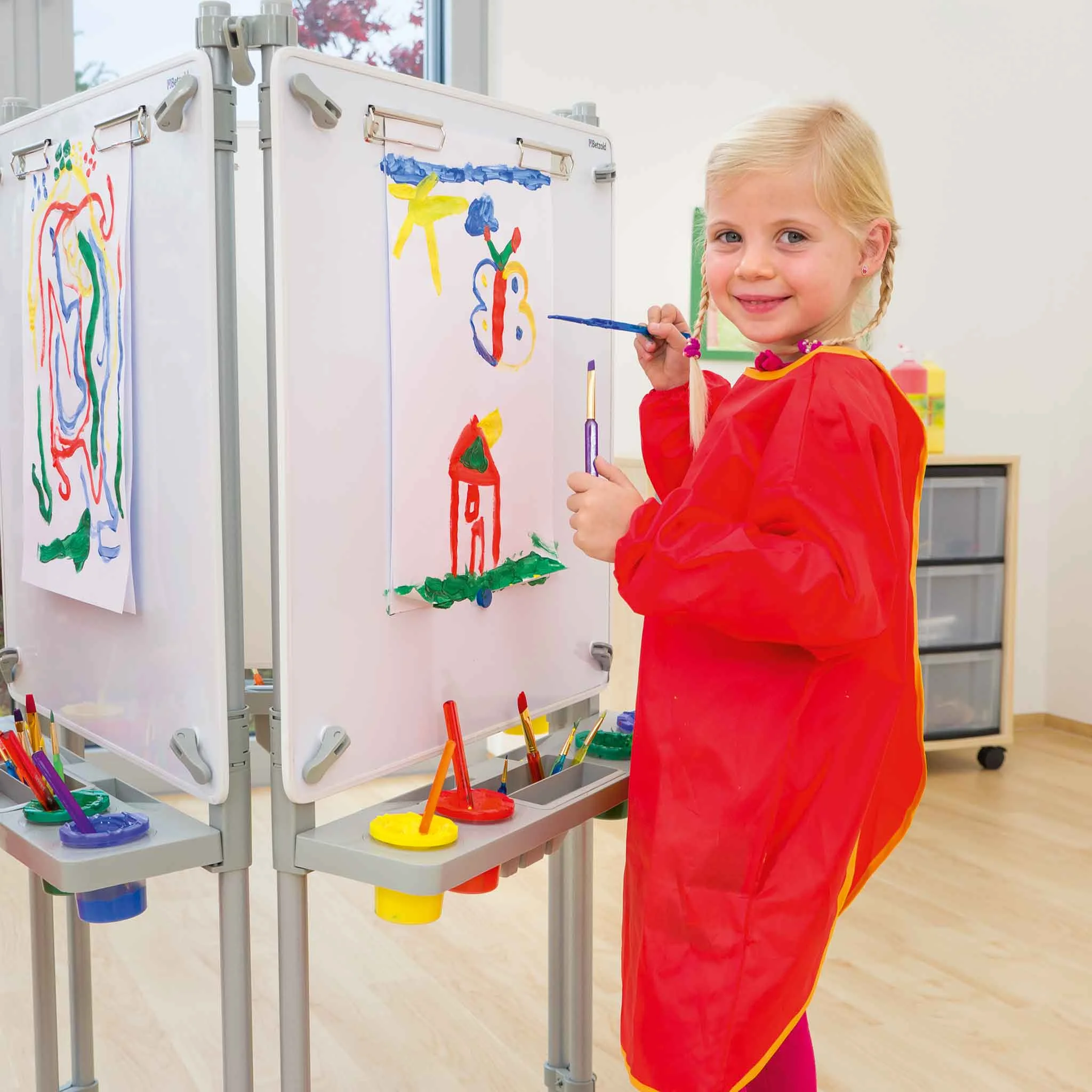 Kinderkunst, Malerei, Malblock, Farben, Schürze