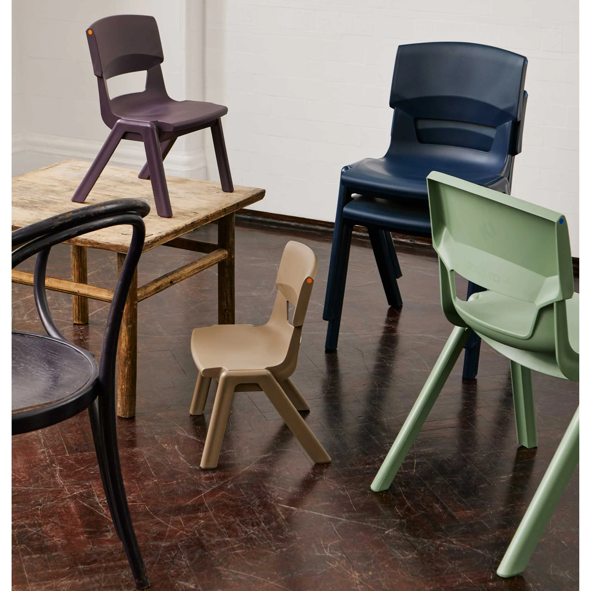 Stuhl, Stuhlset, Mehrfarbige Stühle, Holztisch, Kinderstuhl