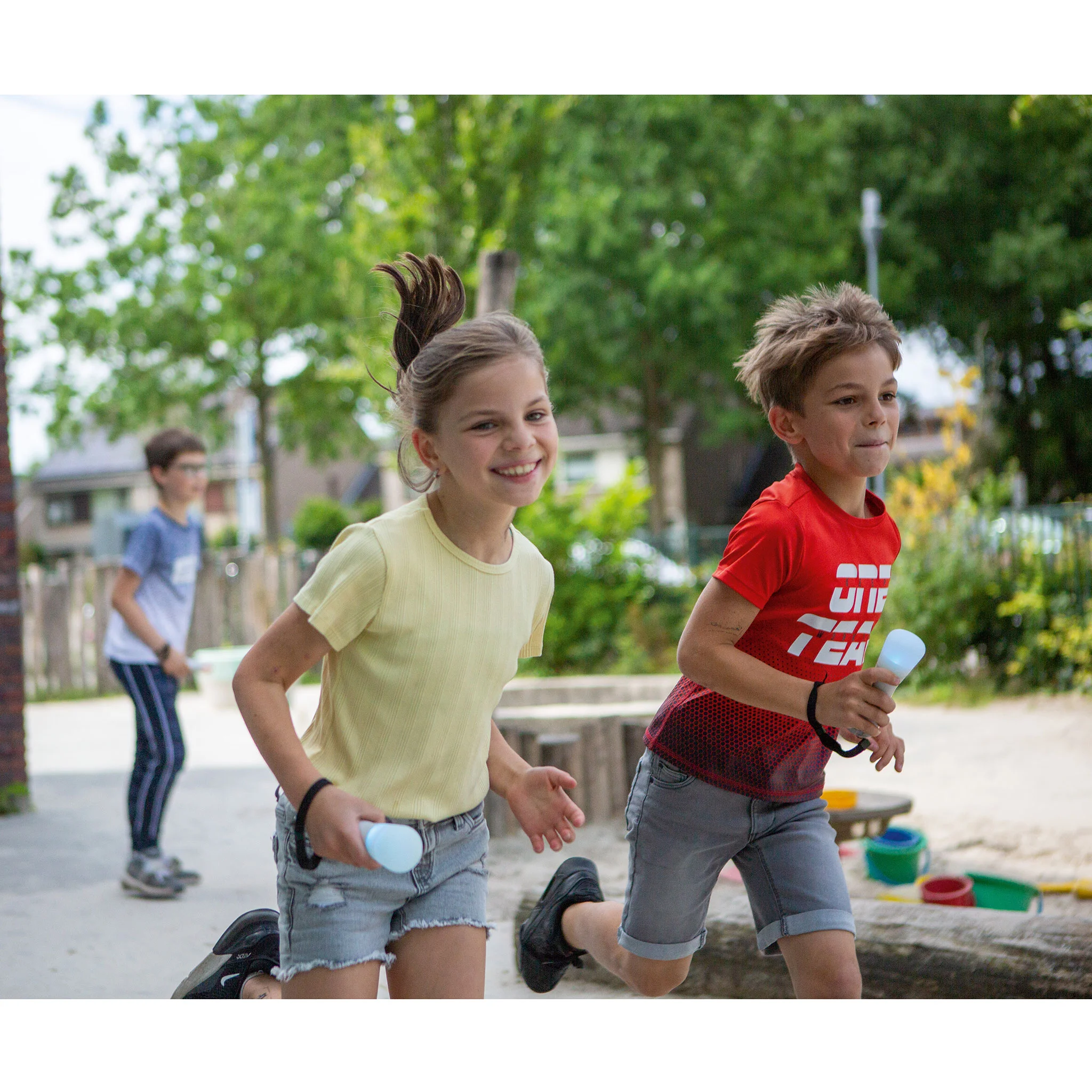 Kinder, Wasserspiel, Sommer, Laufspiel, Hände frei
