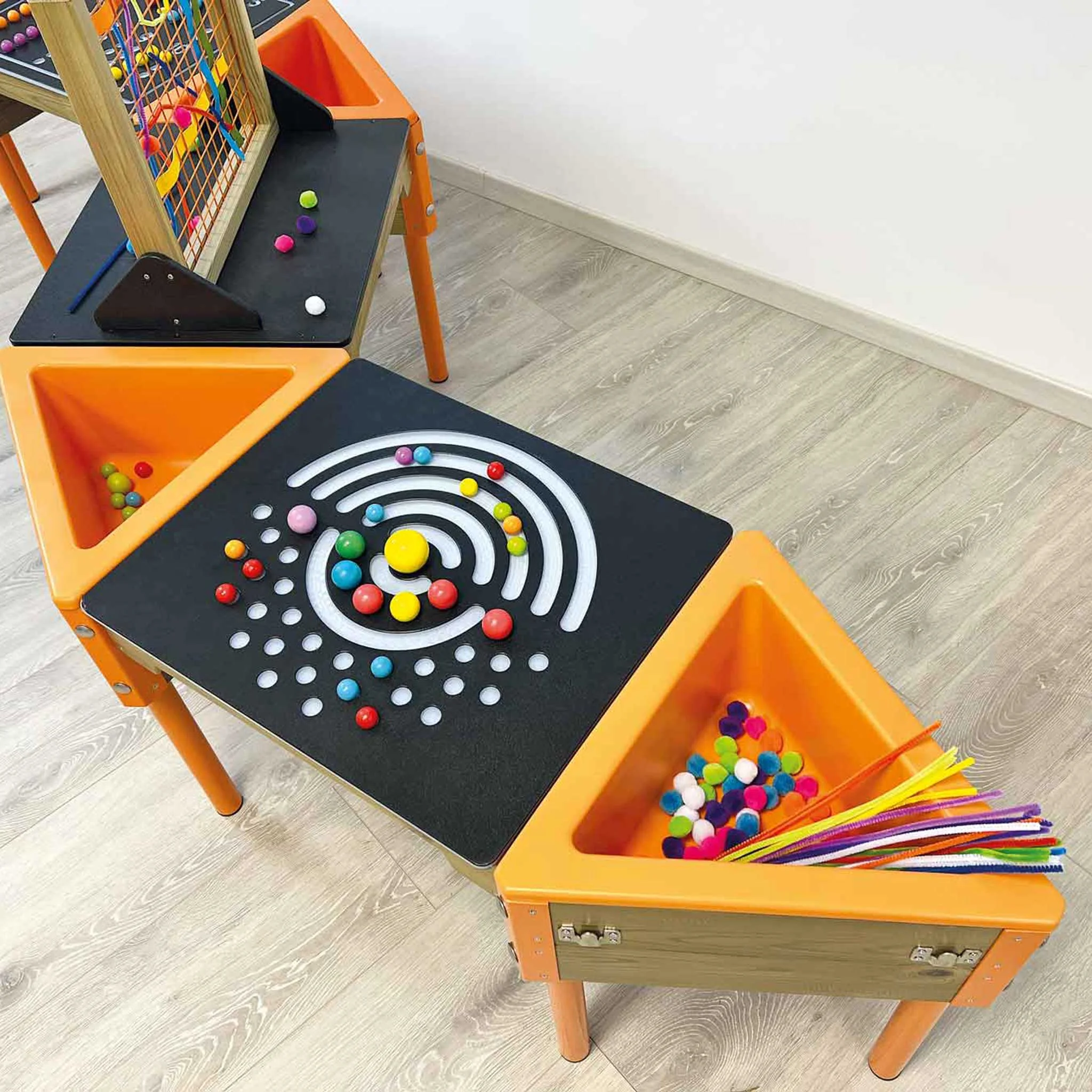 Tisch, Arkade, Stifte?, bunt, Spielset