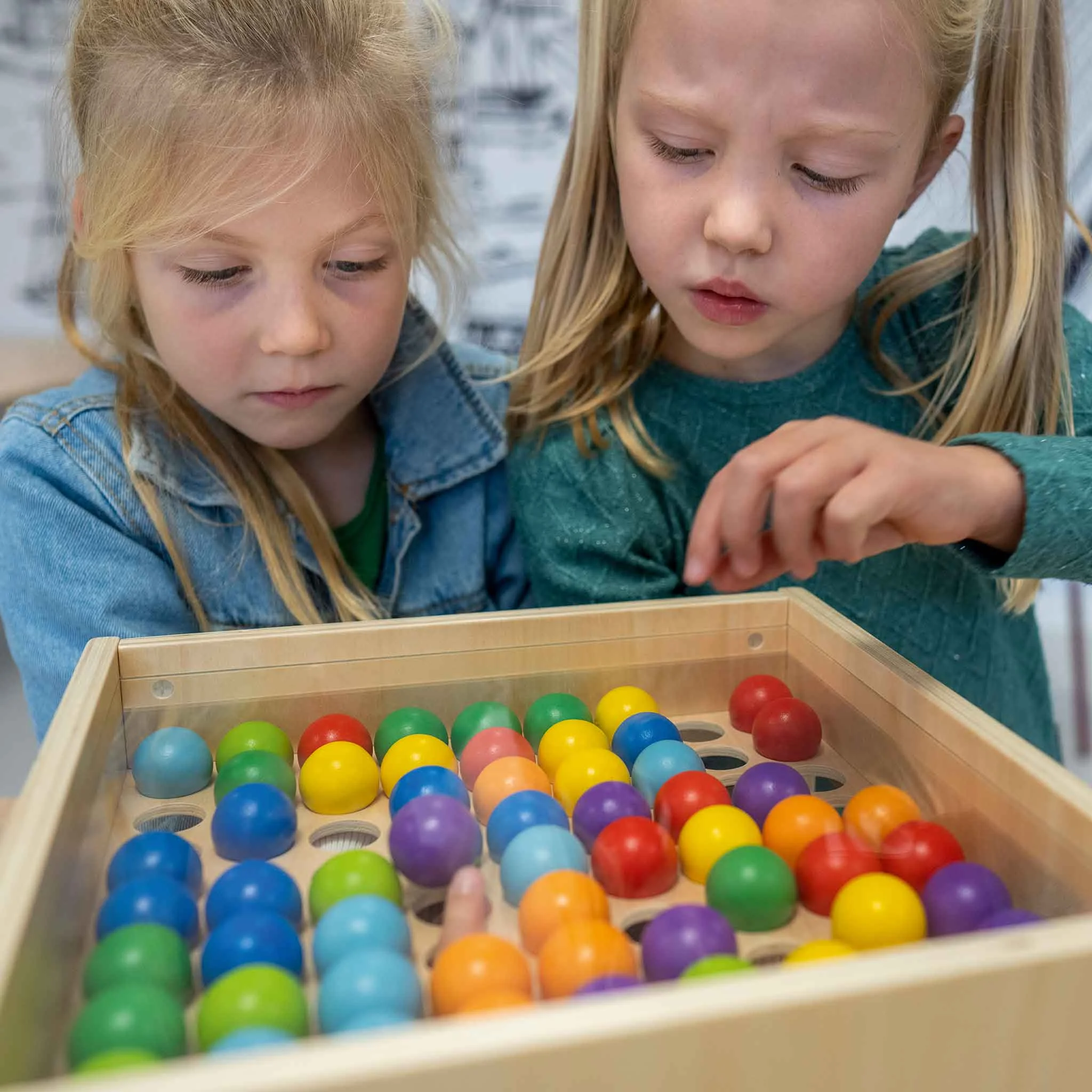 Holzspielzeug, Würfel/ Kugelspiel, Bunte Kugeln, Ketris/Würfelbrett, Kinder Spiel