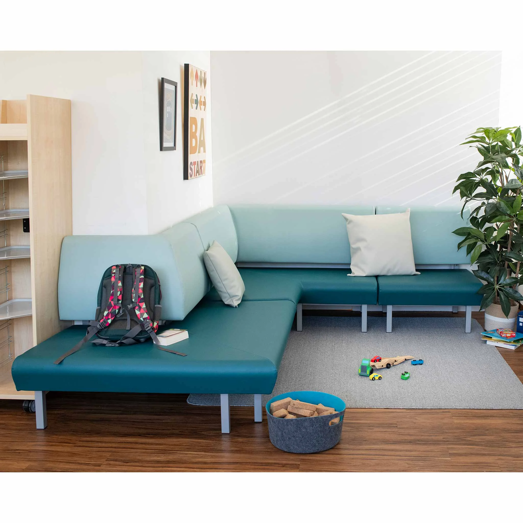 Sofaecke, Sitzgruppe, Ecksofa, Teppich, Spielzeug