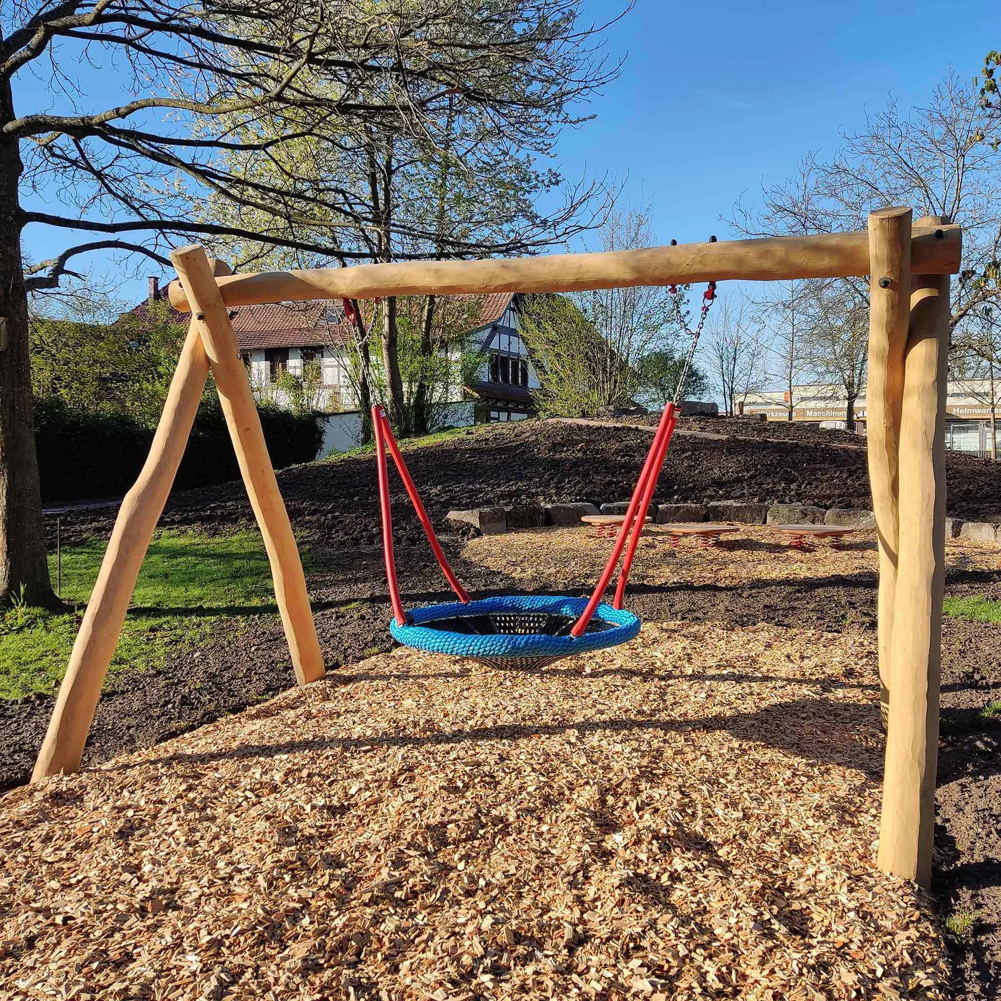 Spielgerät, Schaukelsitz, Schaukel, Holzschaukel, Kleinstückholzmulde
