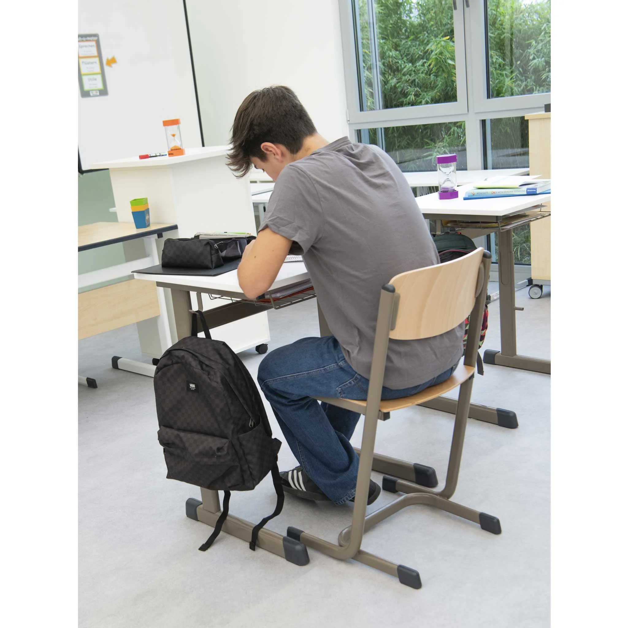 Rucksack, Schüler, Schreibtisch, Klassenzimmer, Stuhl