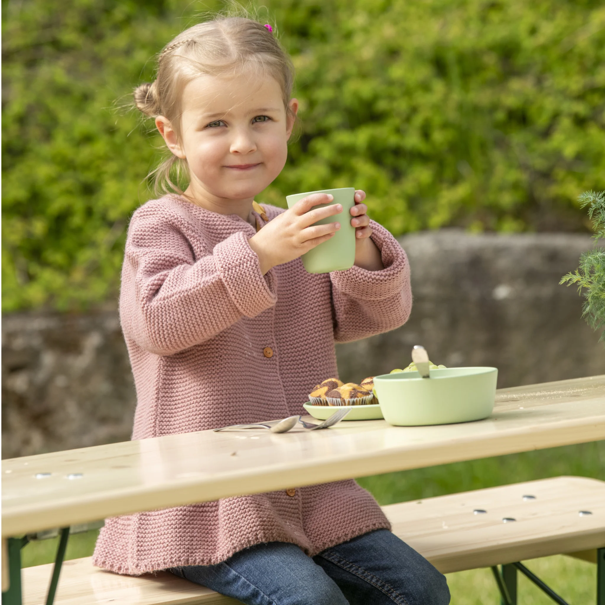 Kinder, Pullover, Teller, Becher, Grün