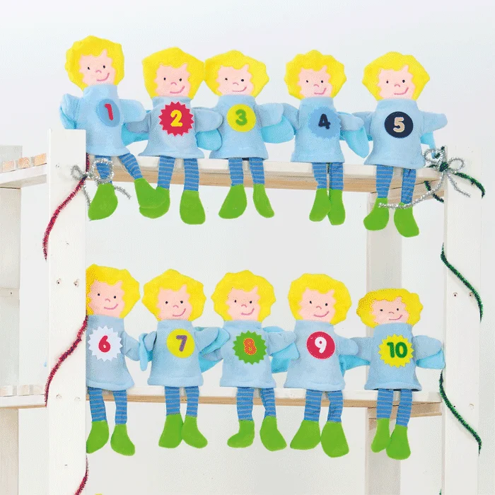 sock puppets, Holzspielzeug, Zahlen, blaue Outfits, gelbe Haare