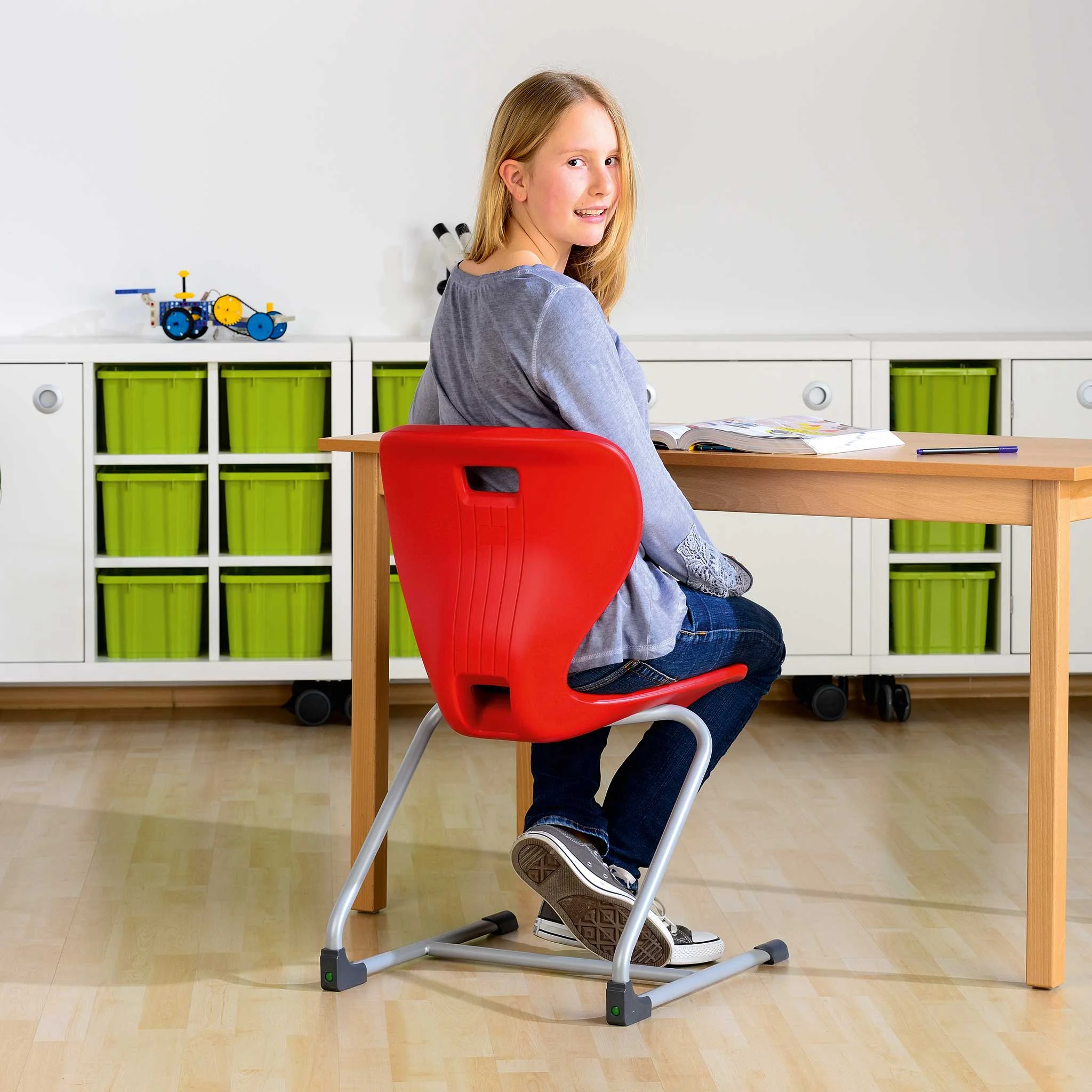 Kinderstuhl, Schulstuhl, Roter Sitz, Lernumgebung, Schreibtischstuhl