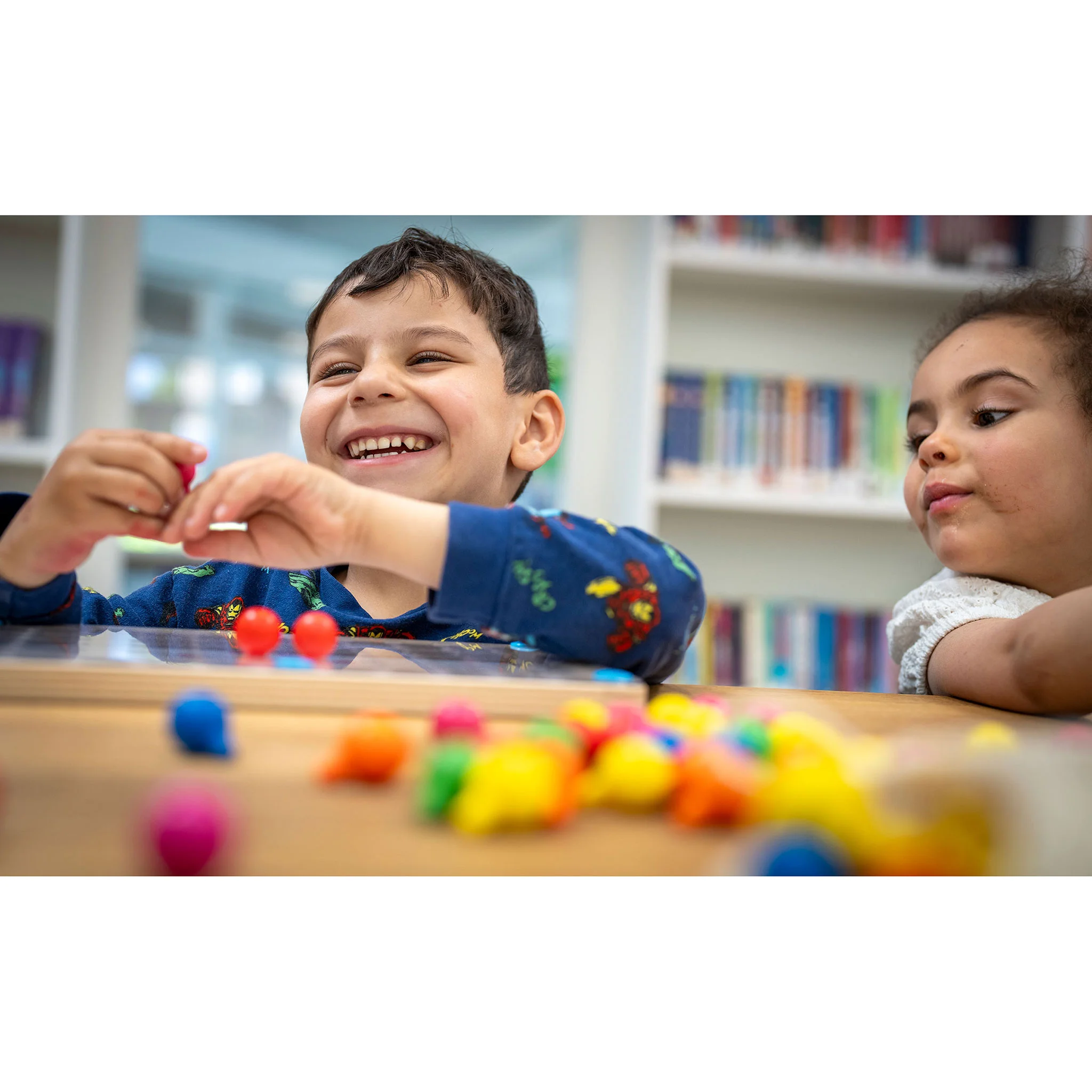 Kinder, Brettspiel, Bunte Kugeln, Spielmaterial, Lernspielzeug