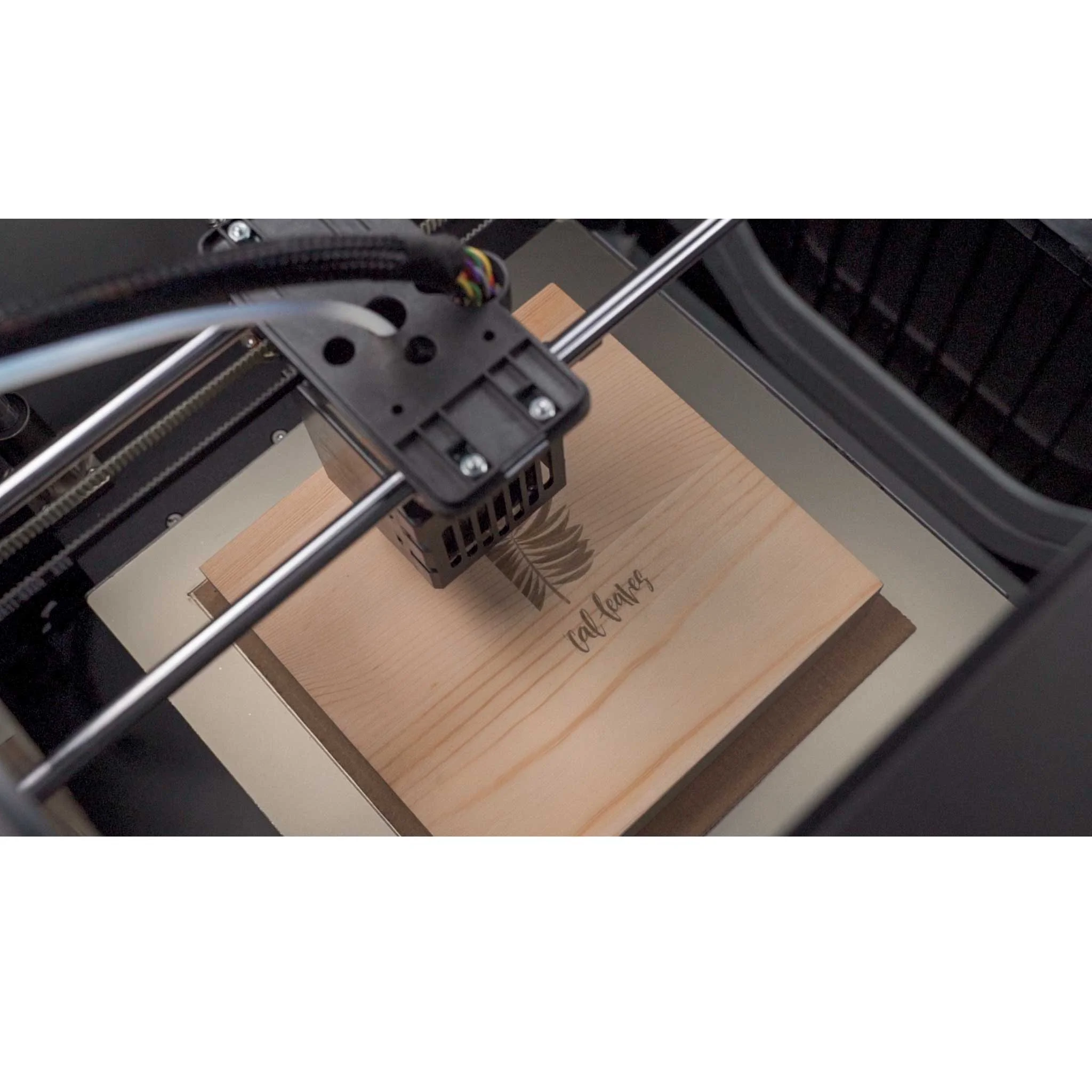 Laser-Carker, engraved-wood, wooden-board, brown-wood, leaf-pattern