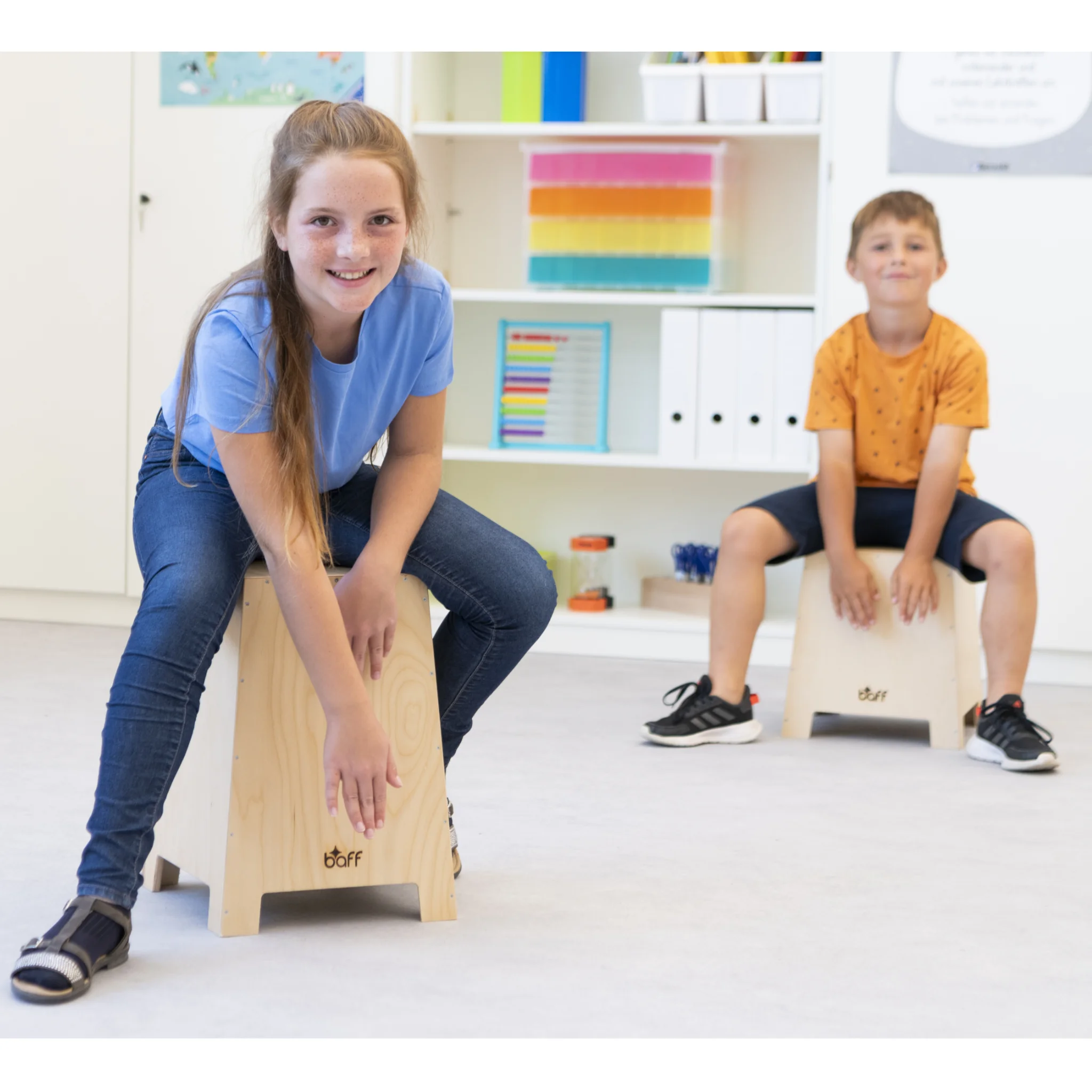 Konto-Ton, Pausenstuhl, Holzstuhl, Schüler, Niederhebelstuhl