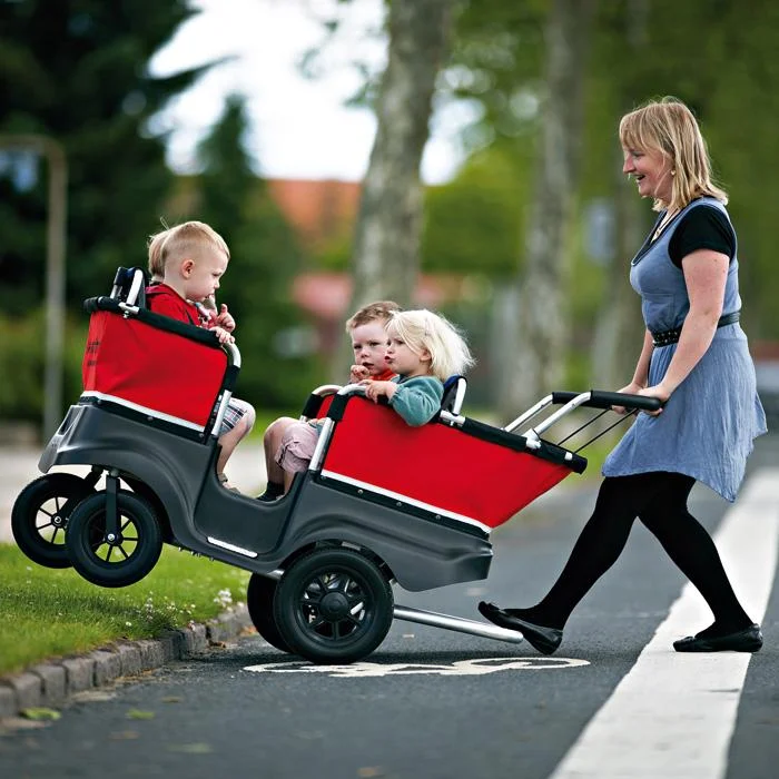 Kinderwagen, Lastenanhänger, Drei-Sitzer, Rot, Parken