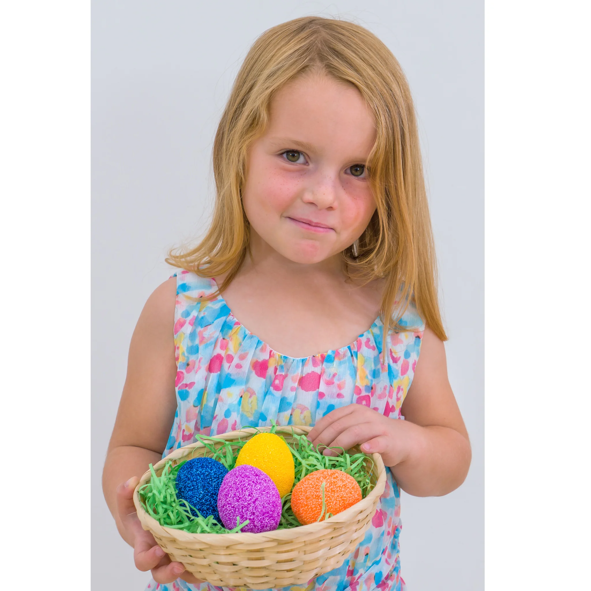 Kinder, Korb, Ostereier, gefärbte Eier, Haarfarbe_blonder