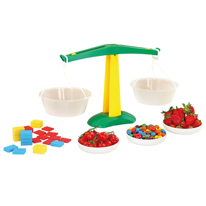 Ausgleichswage, Spielzeug, Obst, Eimer, bunte Bonbons