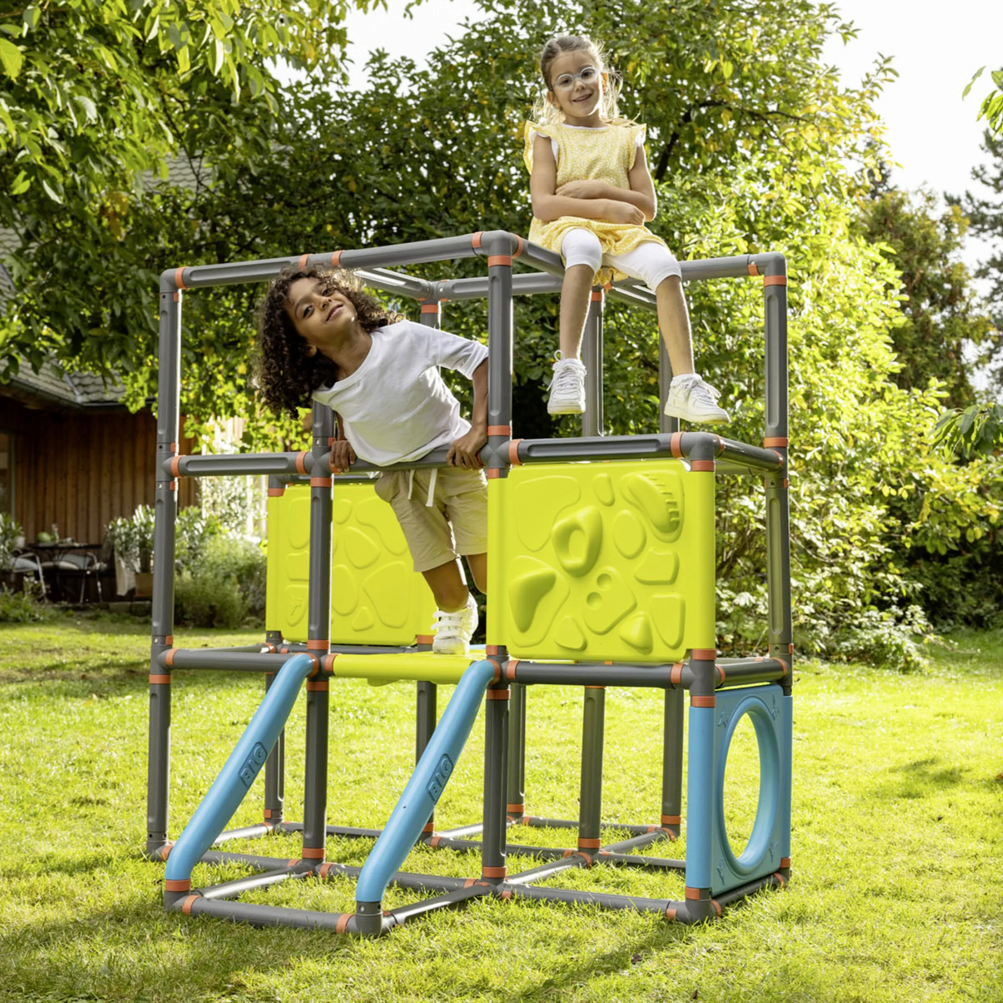 Klettergerüst, Spielturm, Rutsche, Sandkasten, Outdoor-Spielgerät