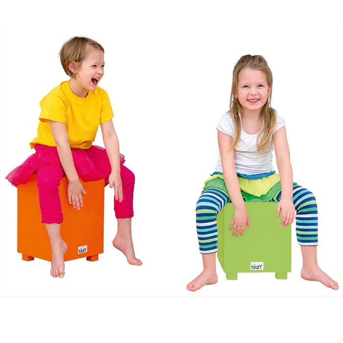 kindersitz, stuhl, trommel, töpfchen?, waage?