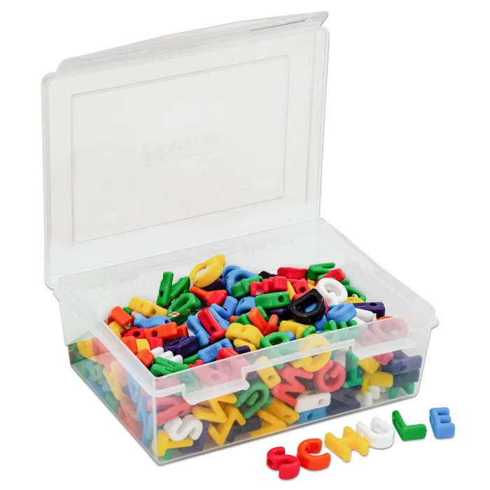 Fädelbuchstaben, in der transparenten Aufbewahrungsbox aus Kunststoff