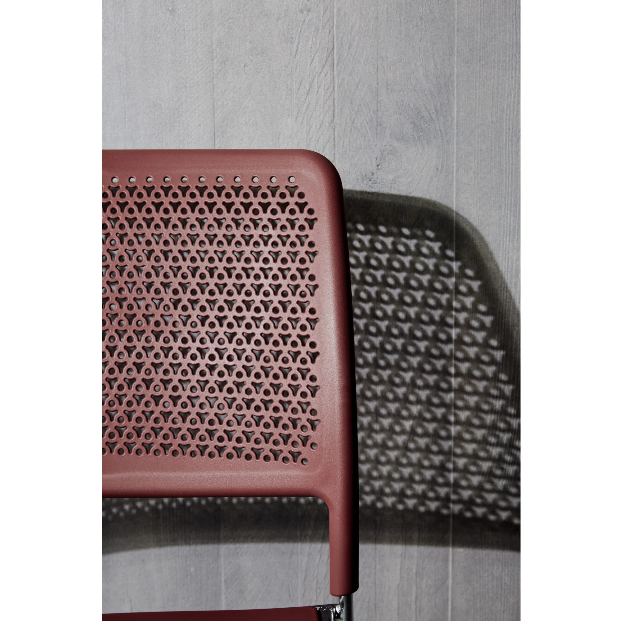 stuhl, stuhllehne, löcherstruktur, metallic, rotbraun