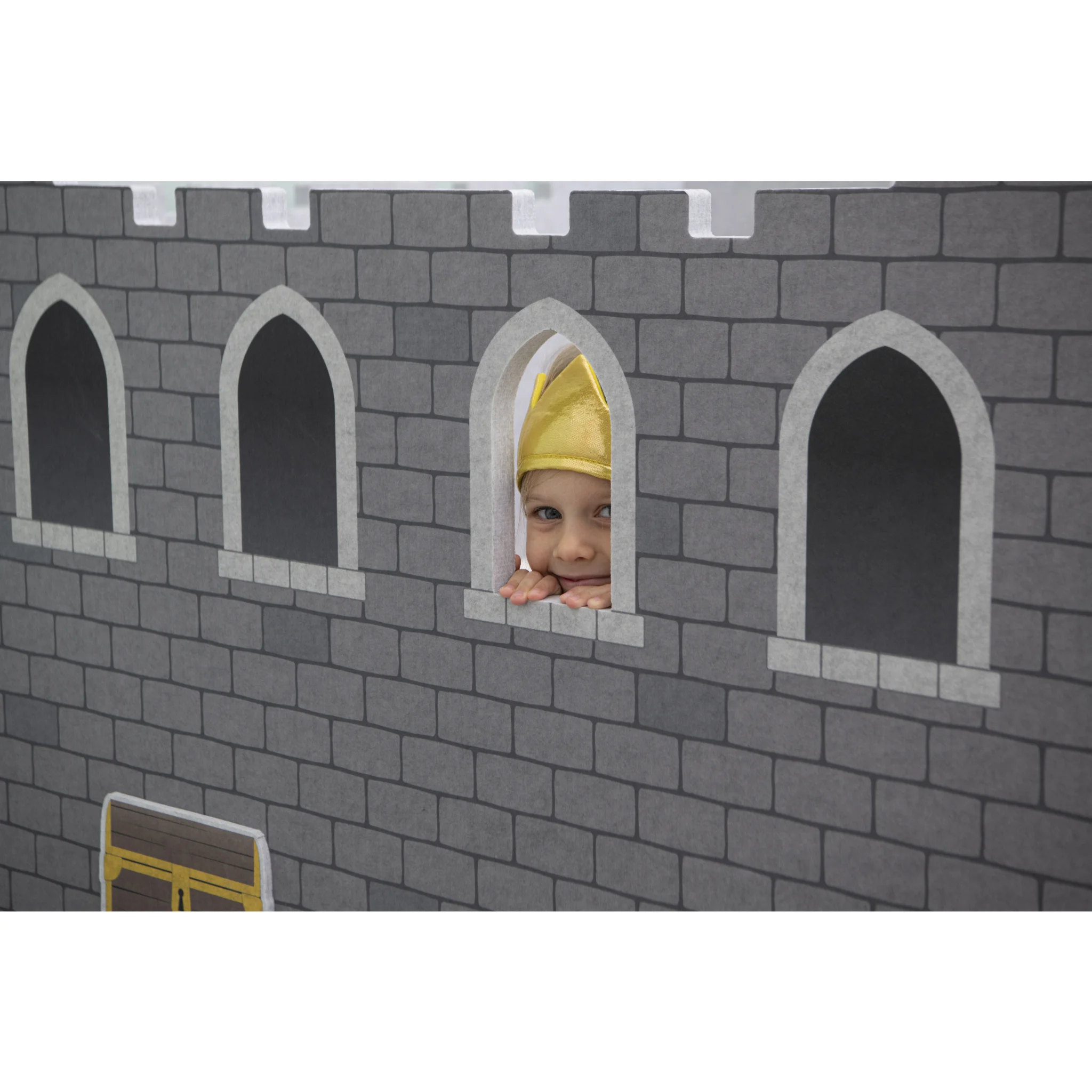 Kinderkostüm,  Burg,  Burgmauer,  Fensterblicke,  Goldenes Kopfbedeckung