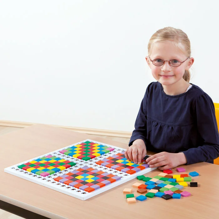 Kinderspielzeug, Puzzles, Spielsteine, Bauspiel, Lernspielzeug