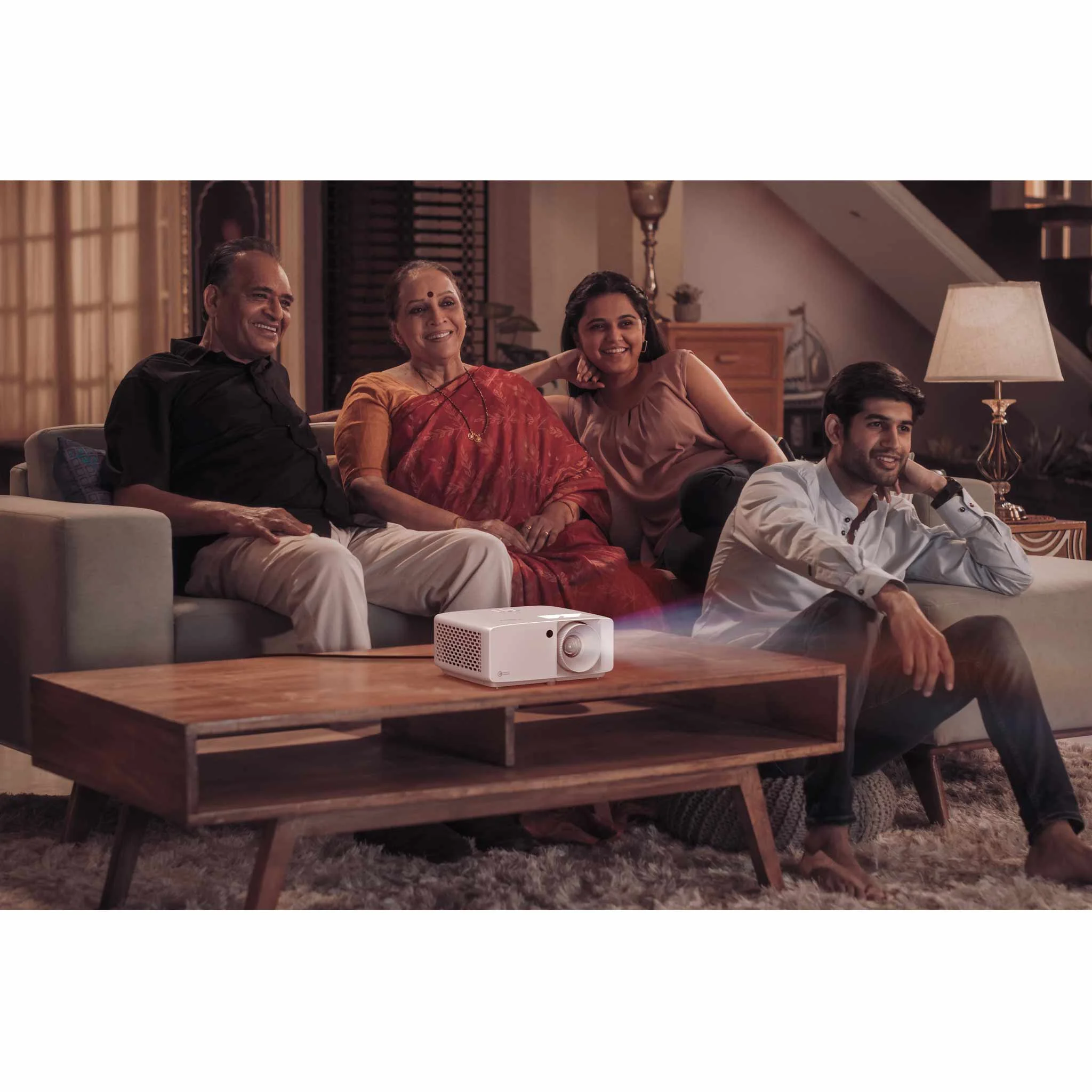 Beamer, Heimkino, Wohnzimmer, Familienmoment, Projektion Licht