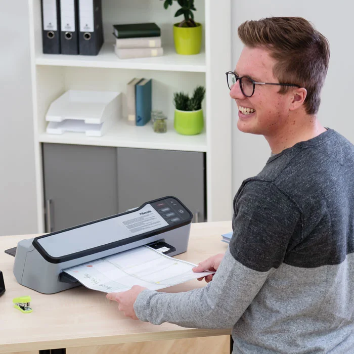 Drucker, Tintenstrahldrucker, Schwarz-Weiß, Papiere, Schreibtisch?