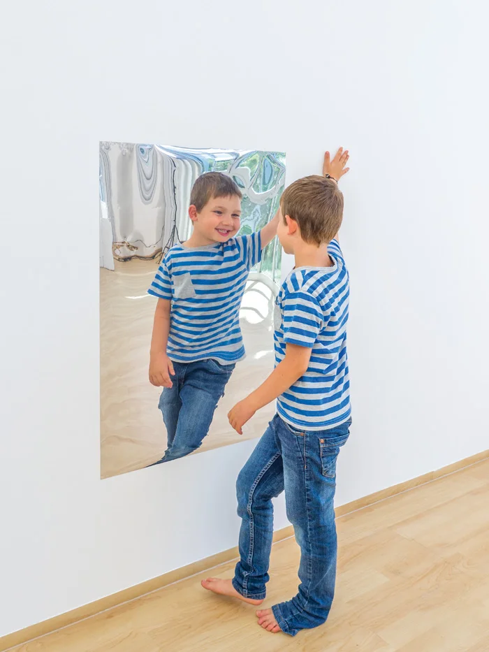 Kinder, Streifen, T-Shirt, Jeans, Spiegel