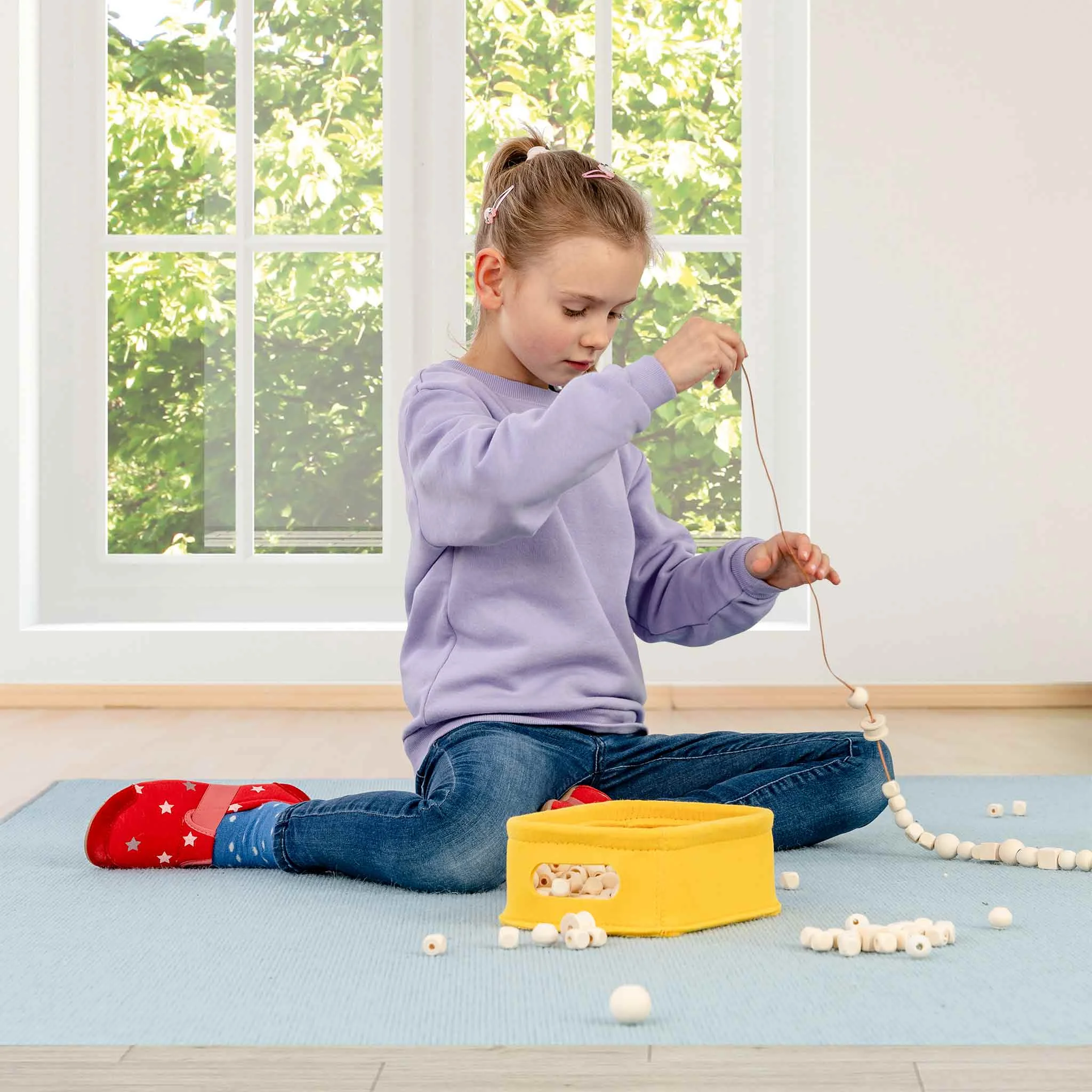 Kinder spielen, Holzperlen, Holzkette, Perlenkette, Bastelset