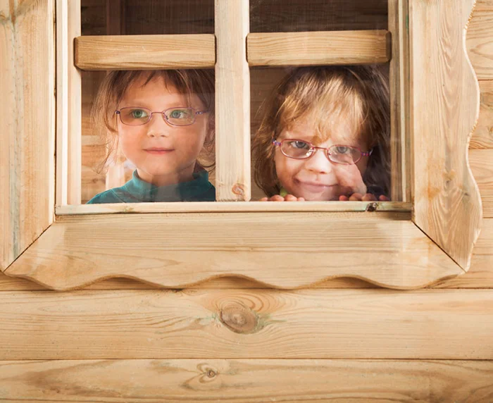 Kinder, Brille, Fenster, Holzhaus, Spielerinnen